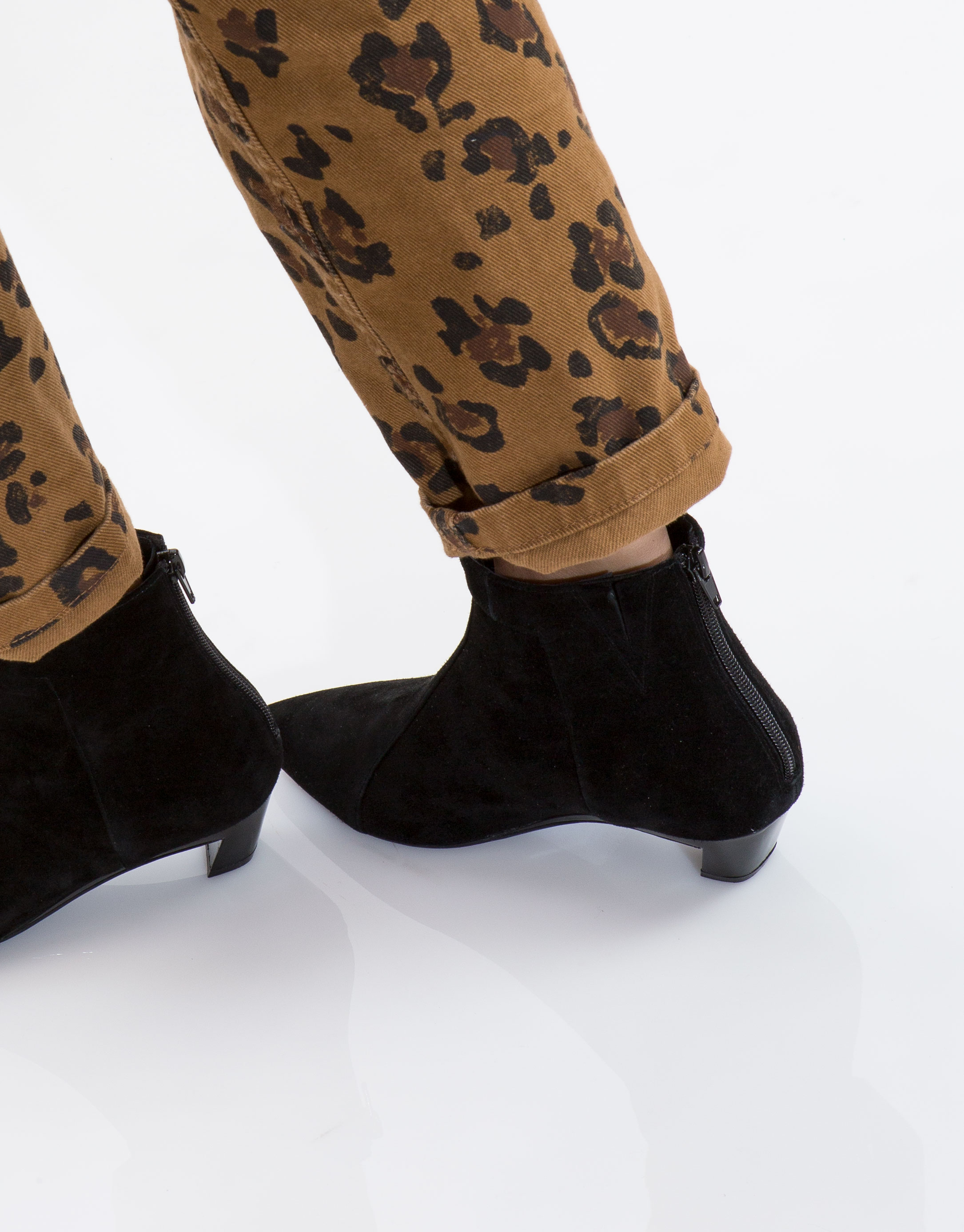 נעלי נשים - Jeffrey Campbell - מגפוני זמש MISTRESS - שחור4