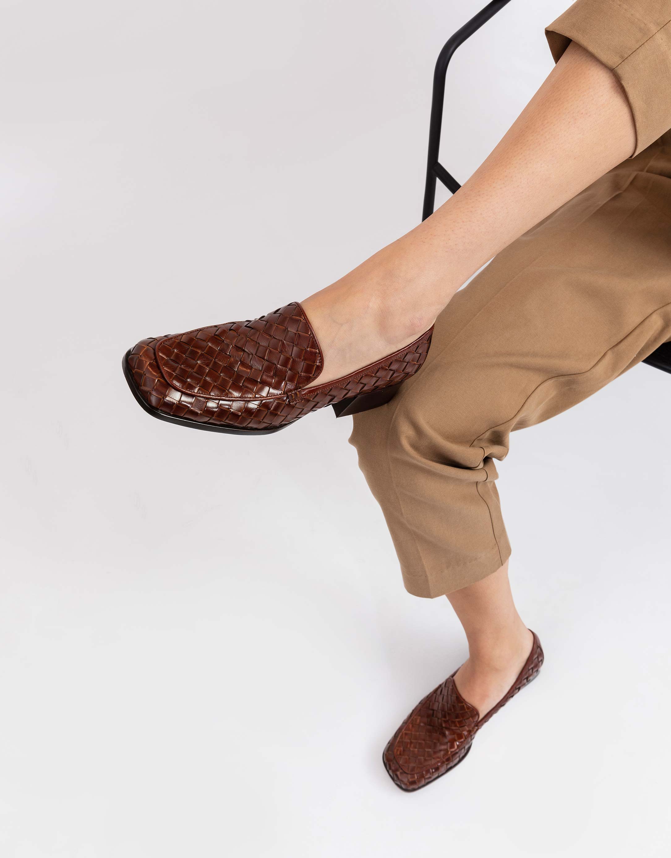 נעלי נשים - Jeffrey Campbell - מוקסינים קלועים BRODRIC - חום4