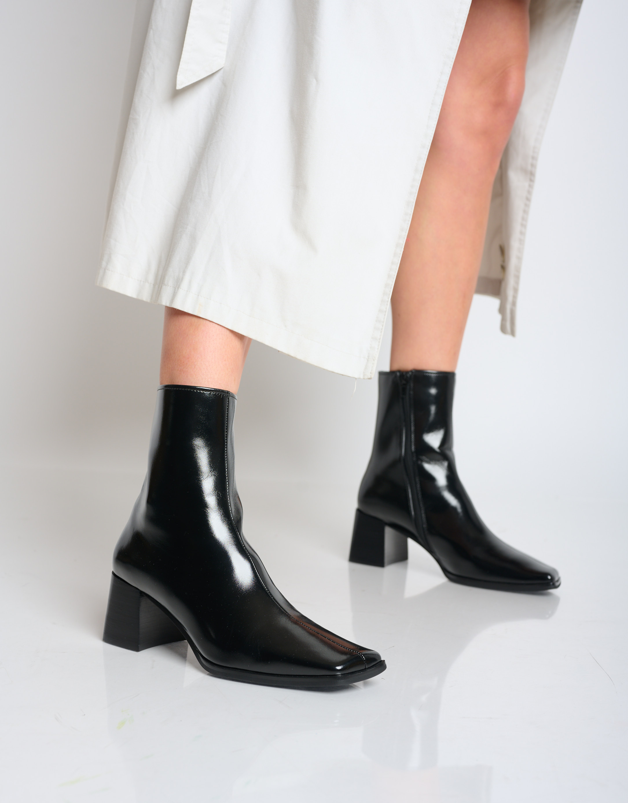 נעלי נשים - Jeffrey Campbell - מגפונים SLIQUE - שחור2