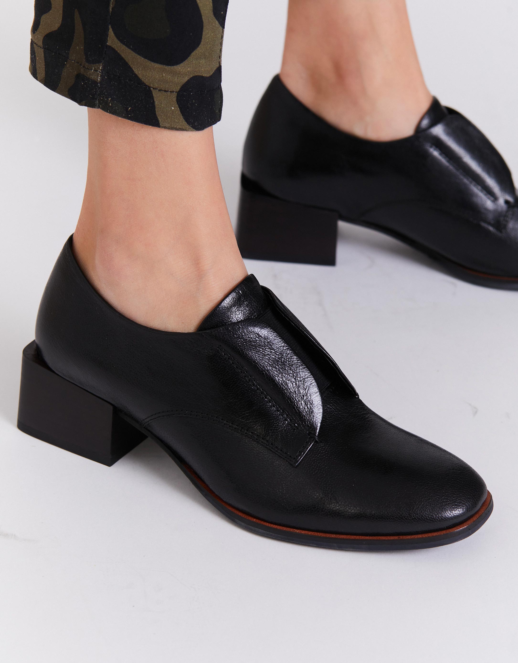 נעלי נשים - Yuko Imanishi - נעליים סגורות TSUBASA - שחור3