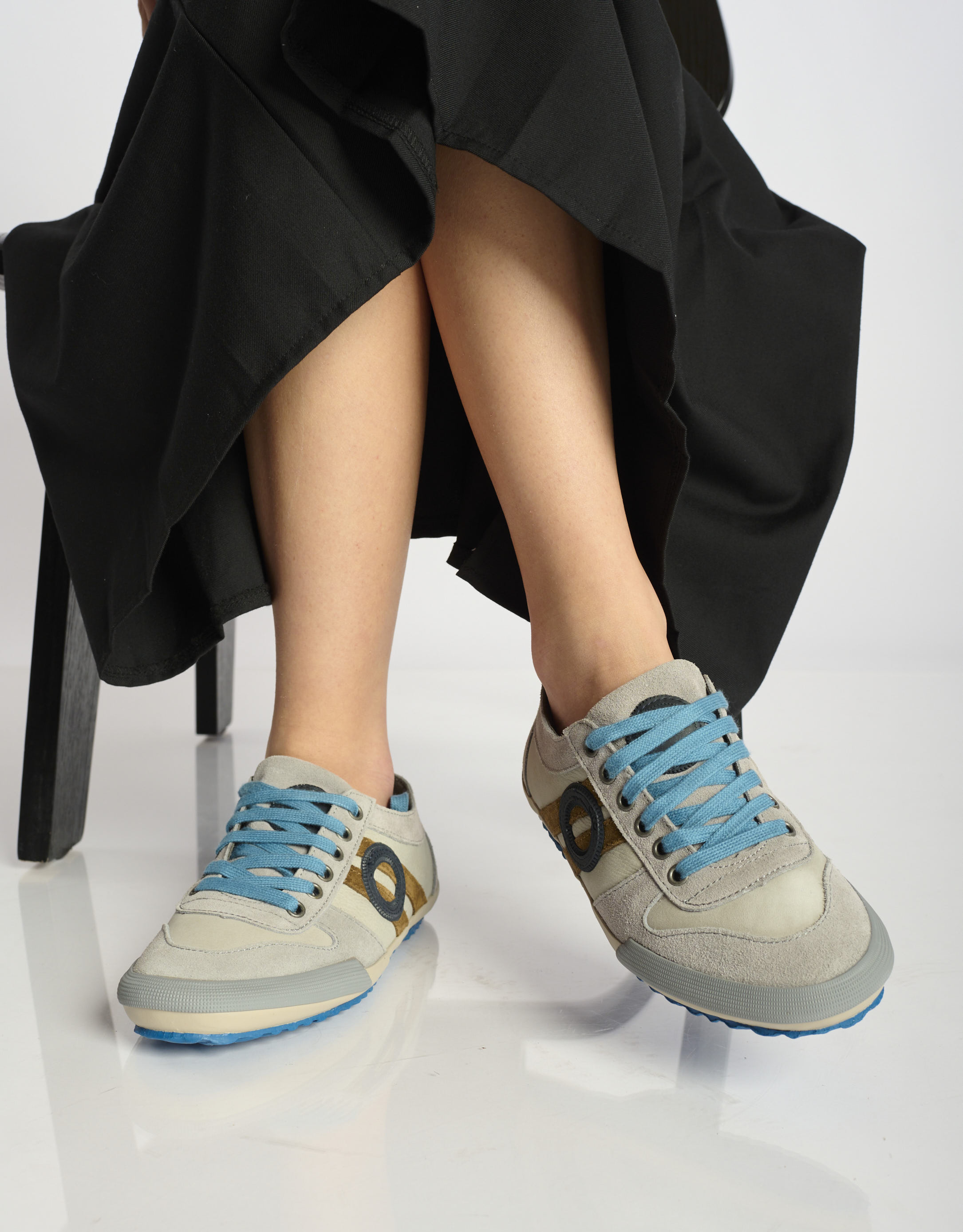 נעלי נשים - Aro - סניקרס נמוכות מעור IDO - אפור בהיר1