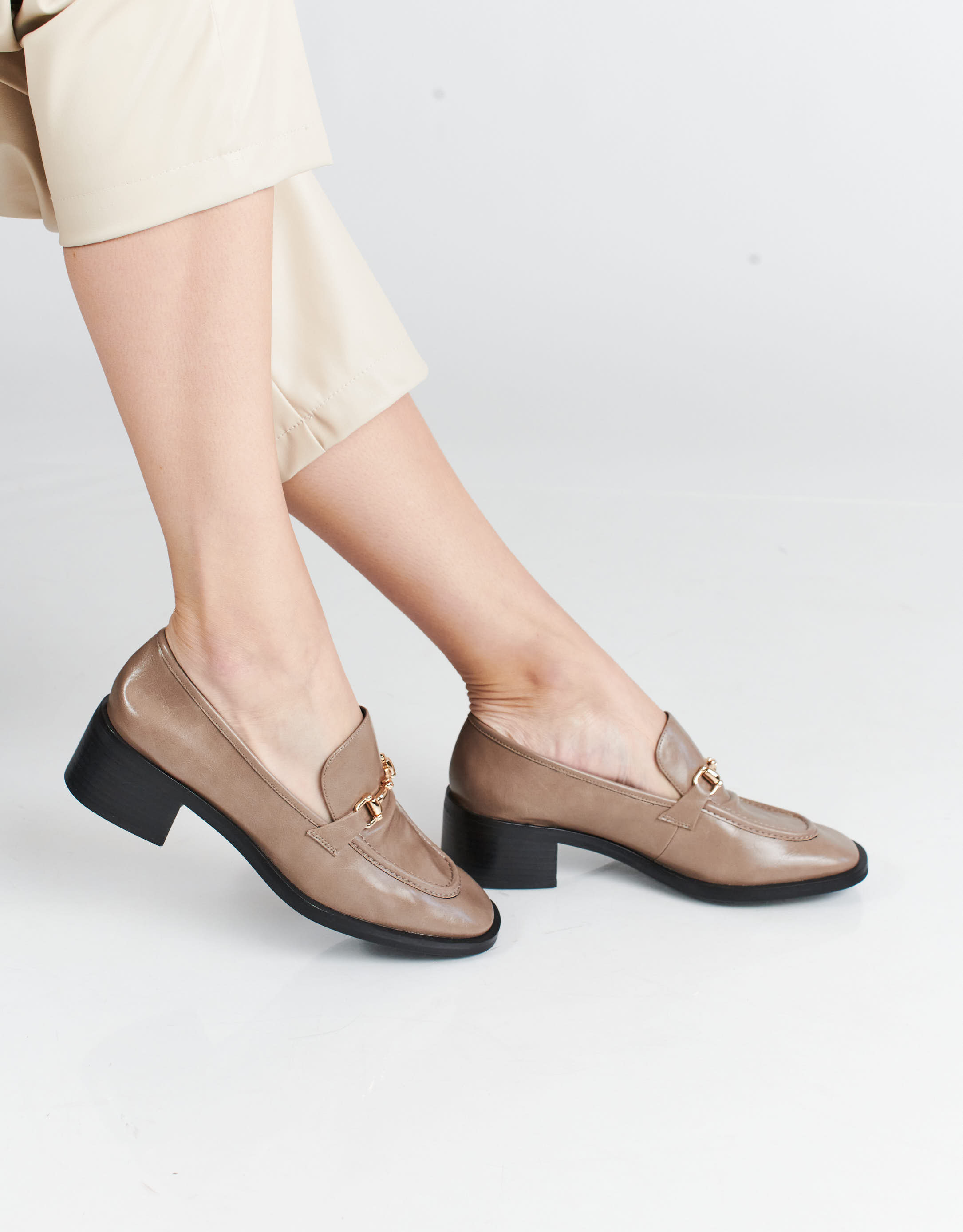 נעלי נשים - Jeffrey Campbell - מוקסינים עם עקב REID - אפור2