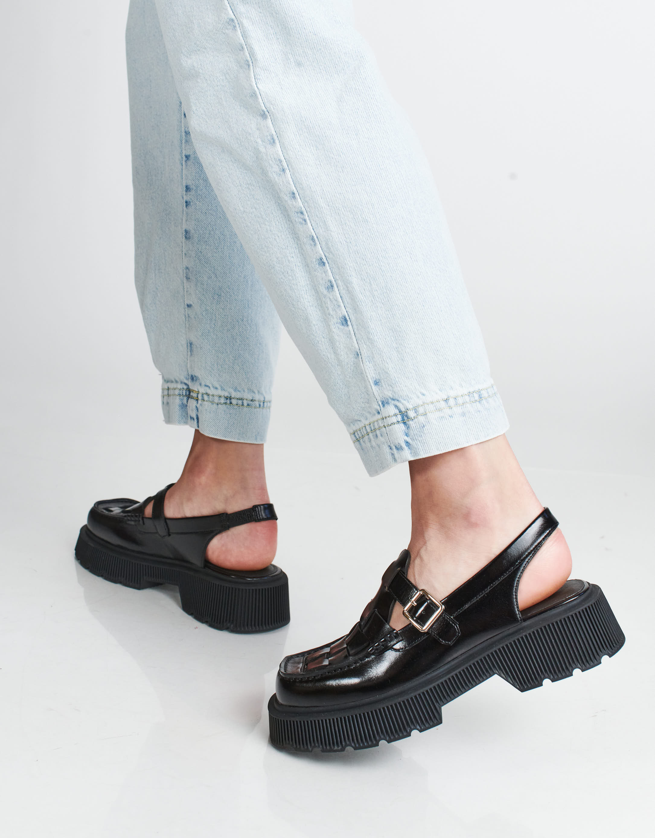 נעלי נשים - Jeffrey Campbell - נעלי פלטפורמה CROSSED - שחור1