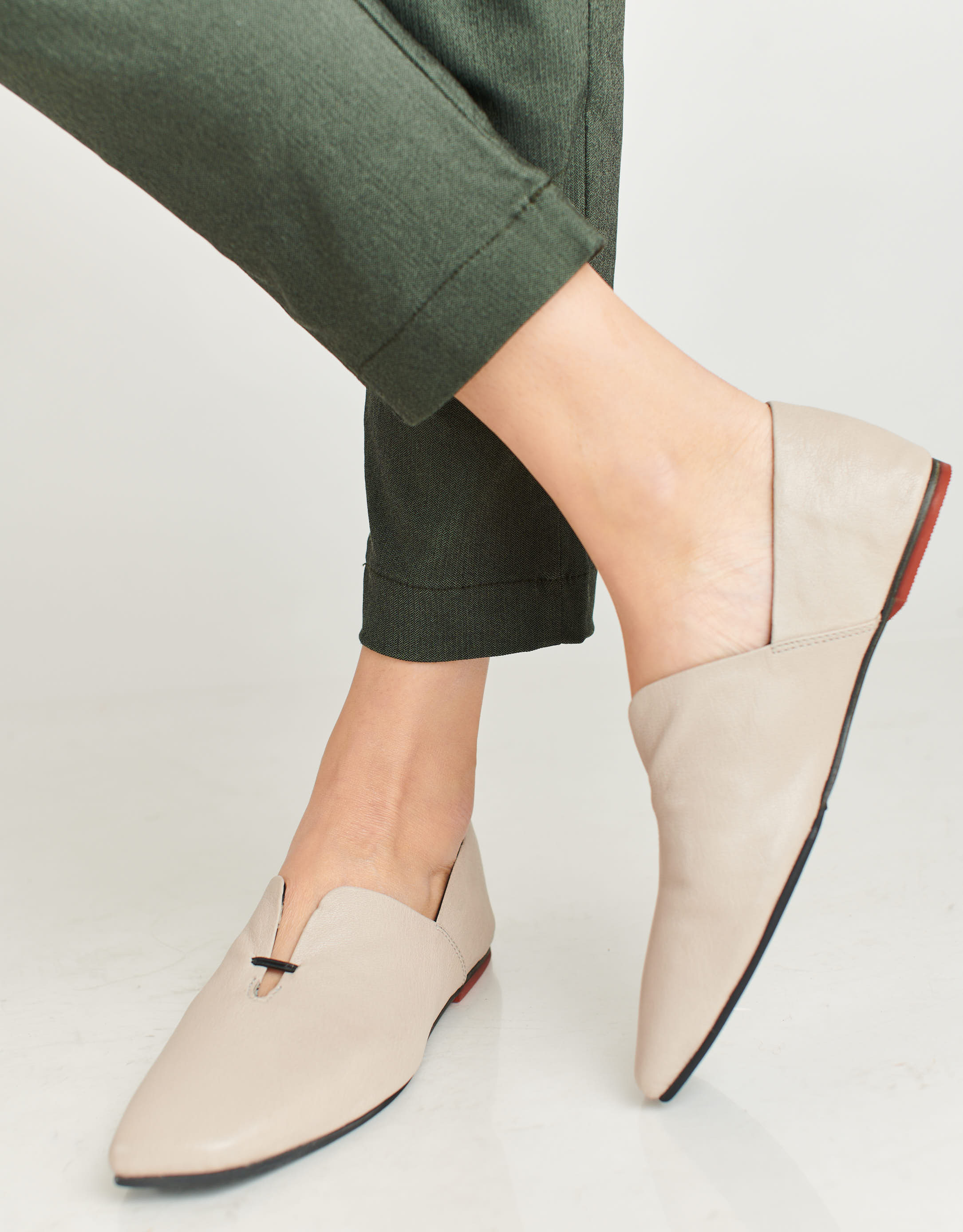 נעלי נשים - Yuko Imanishi - נעלי עור שטוחות AZU - אפור בהיר3