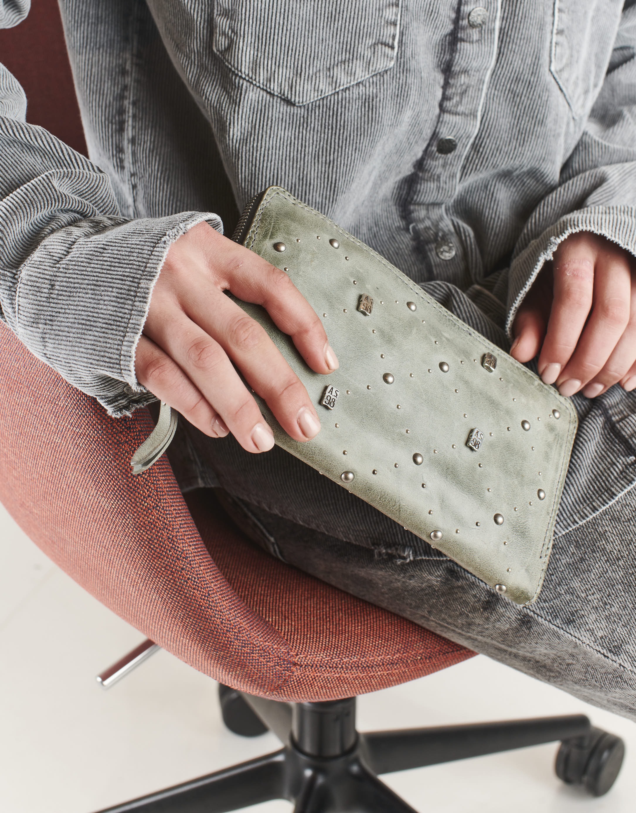 נעלי נשים - A.S. 98 - ארנק ניטים ורוכסן SERENA - אפור