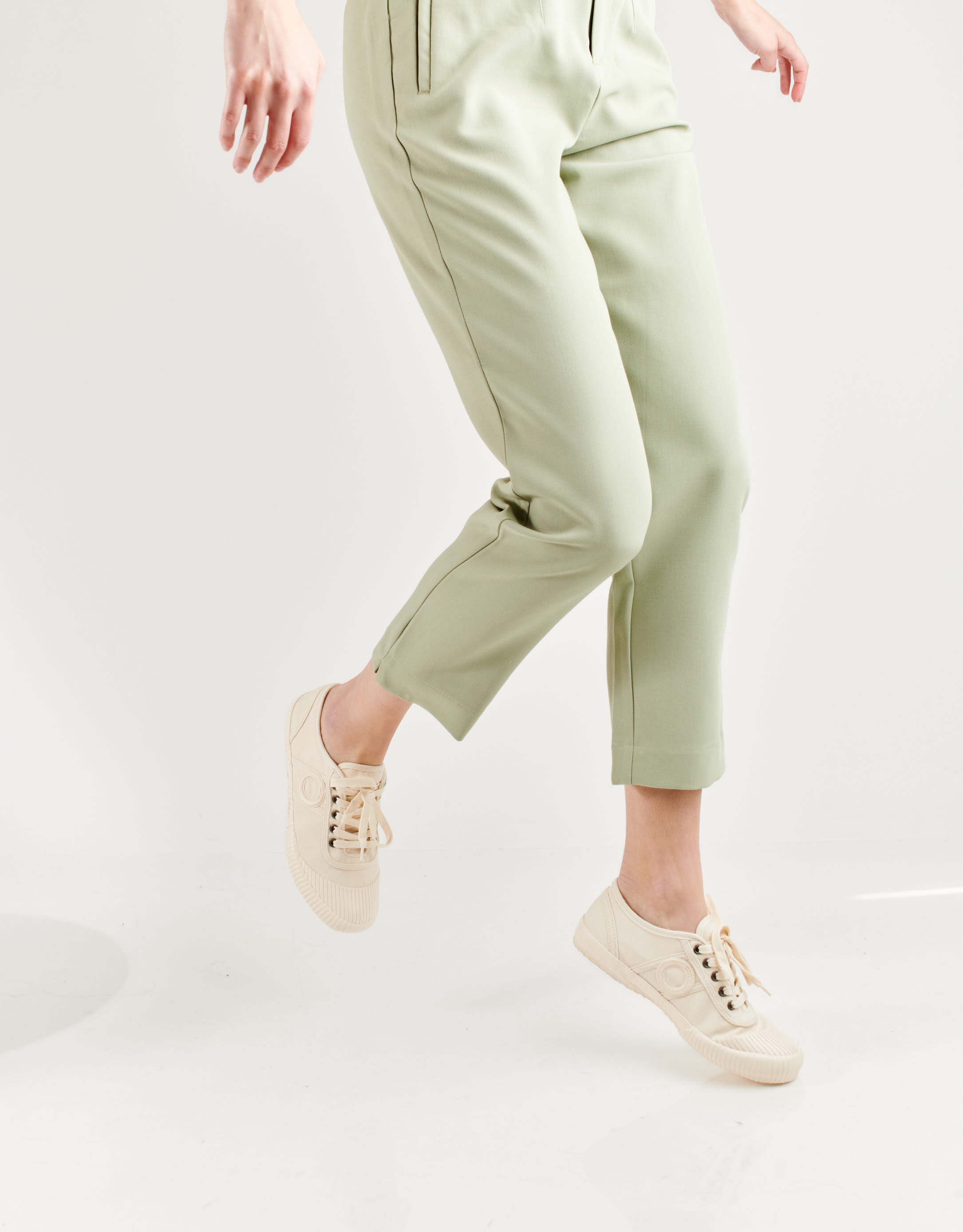 נעלי נשים - Aro - סניקרס בד CHARLIE B - אופוויט