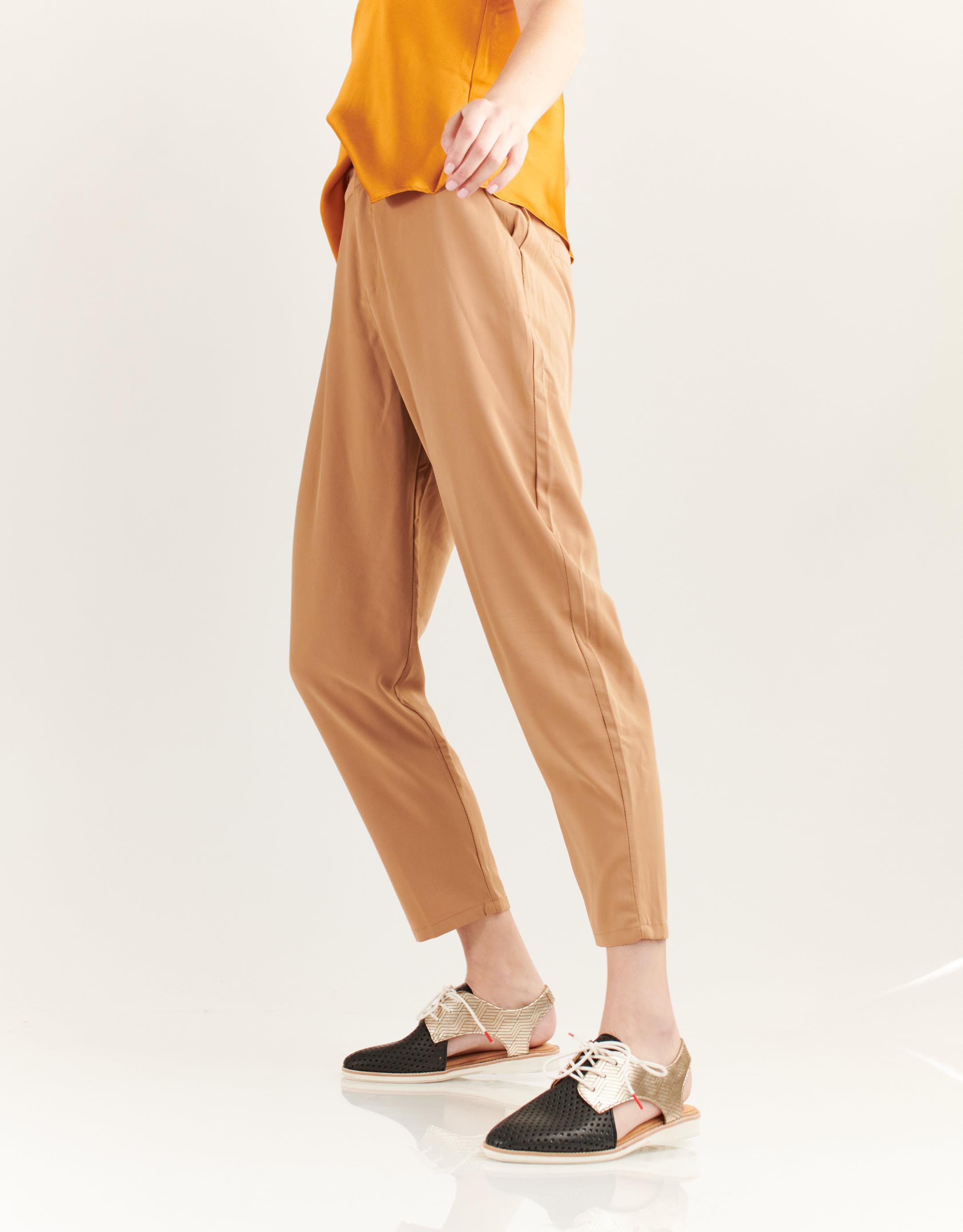 נעלי נשים - Rollie - סנדלי עור SLINGBACK PUNCH - שחור   זהב