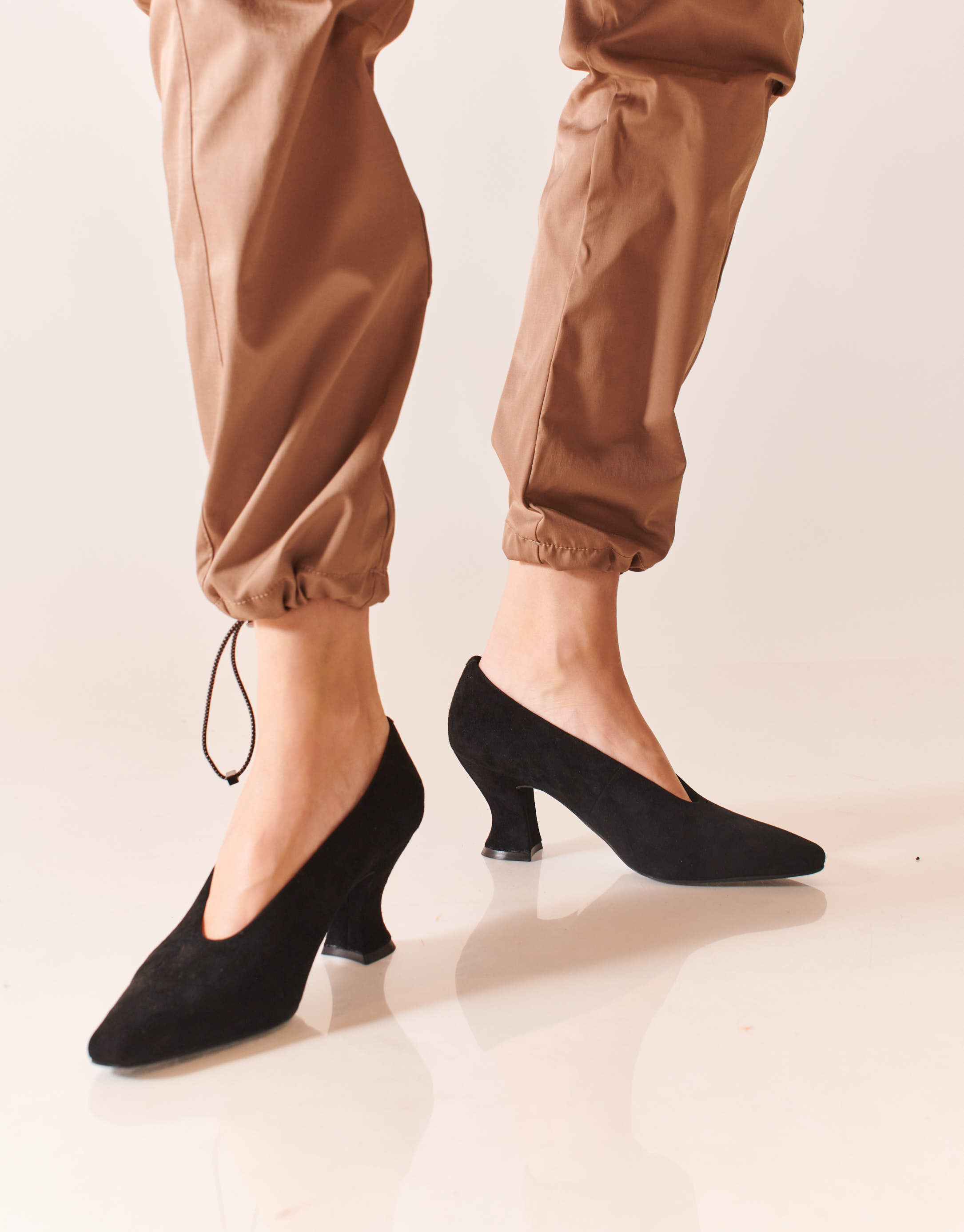 נעלי נשים - Jeffrey Campbell - נעלי סירה מזמש HINTS - שחור4