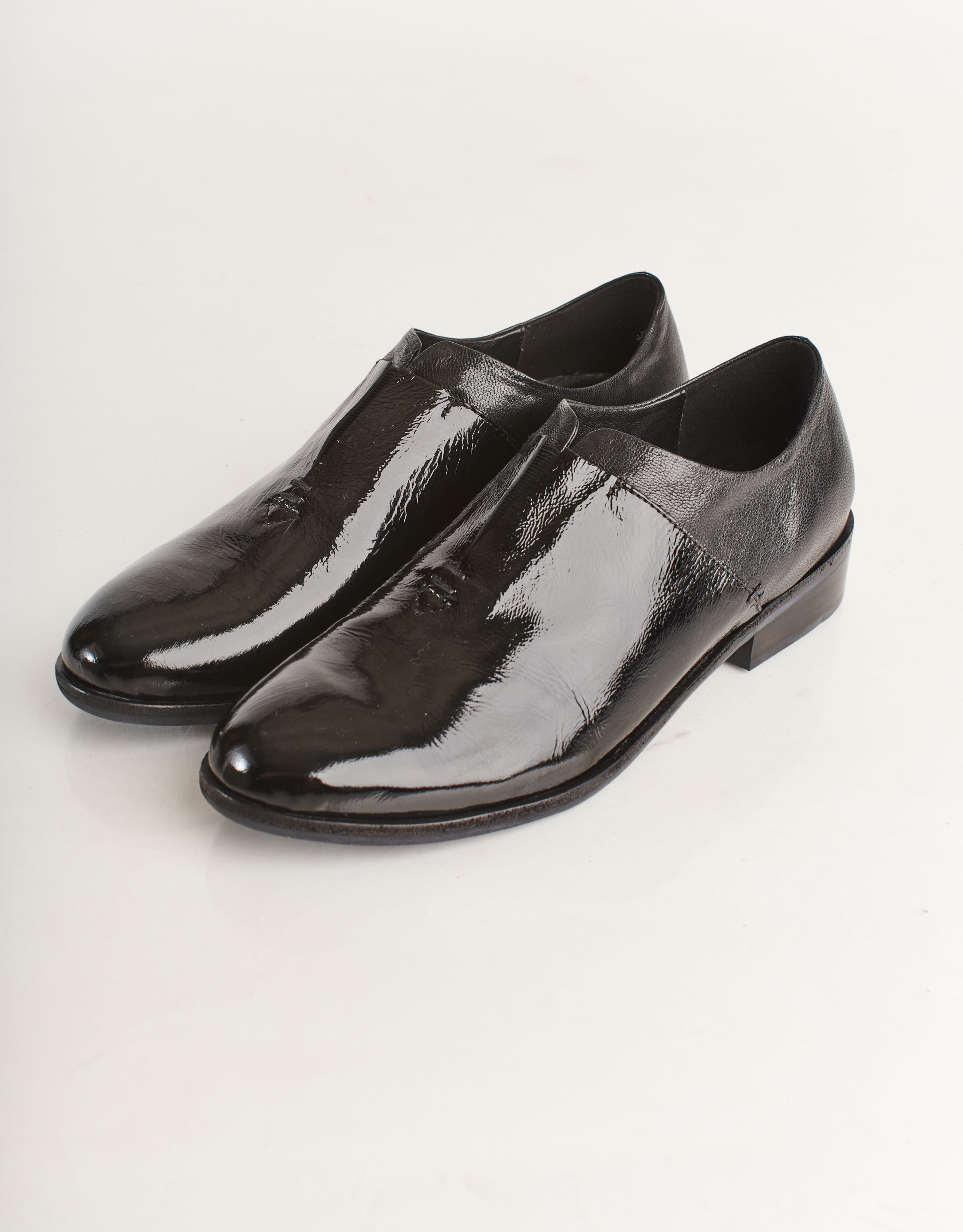 נעלי נשים - Yuko Imanishi - נעליים סגורות RIKO - שחור4