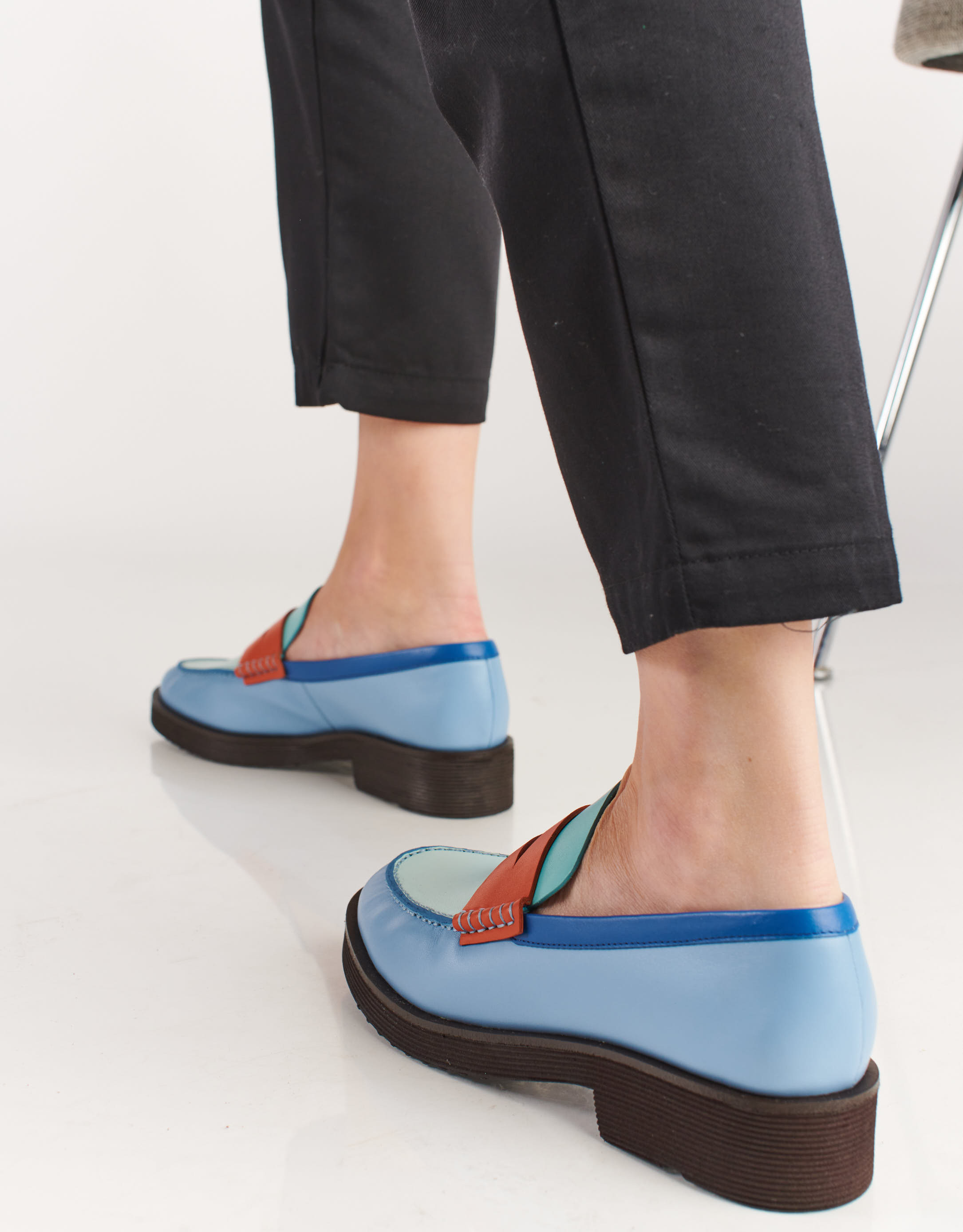 נעלי נשים - Jeffrey Campbell - מוקסינים צבעונים LENNA - תכלת4