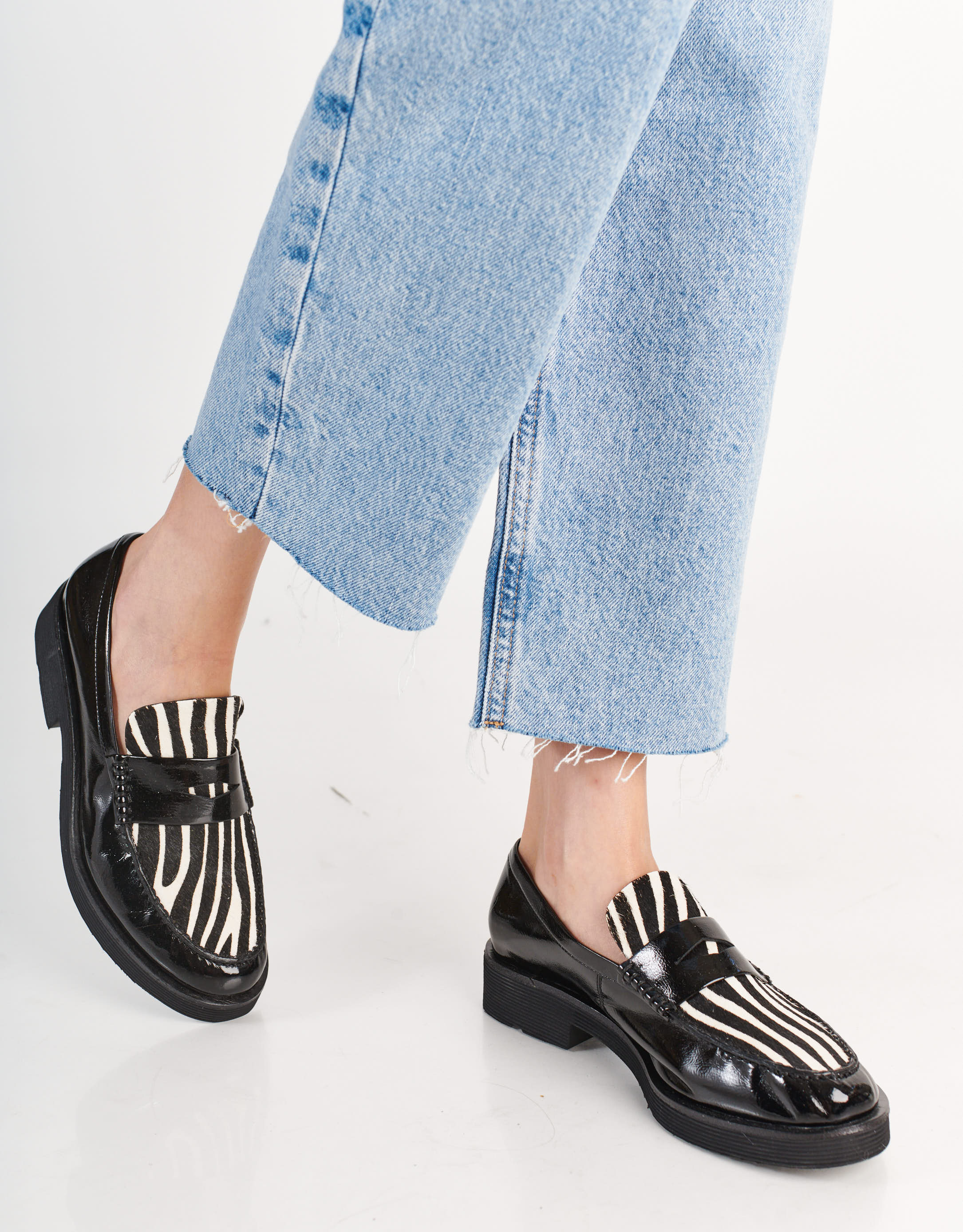 נעלי נשים - Jeffrey Campbell - מוקסינים משולבים LENNA PR - זברה3