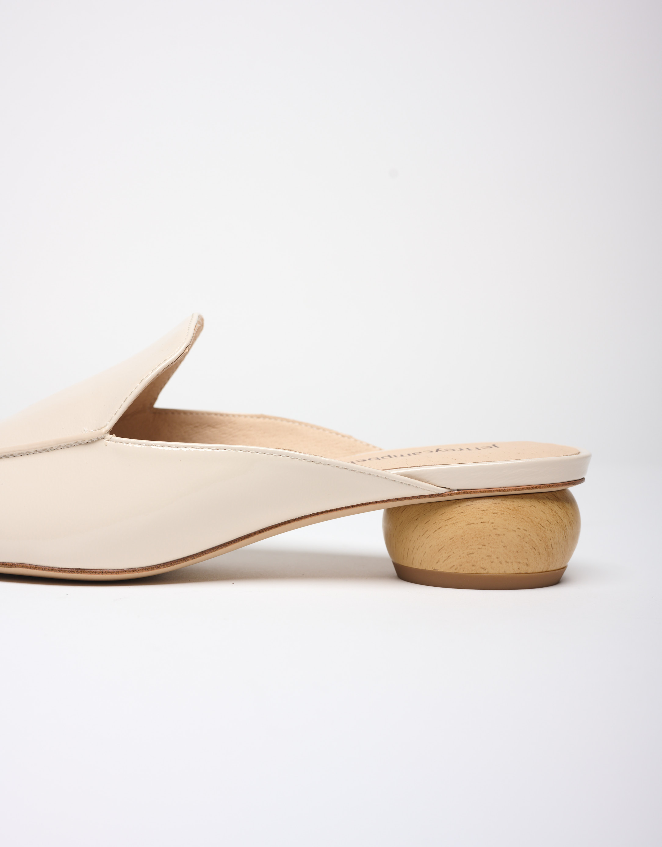 נעלי נשים - Jeffrey Campbell - כפכפי מיולז VIONIT מבריקו - בז'