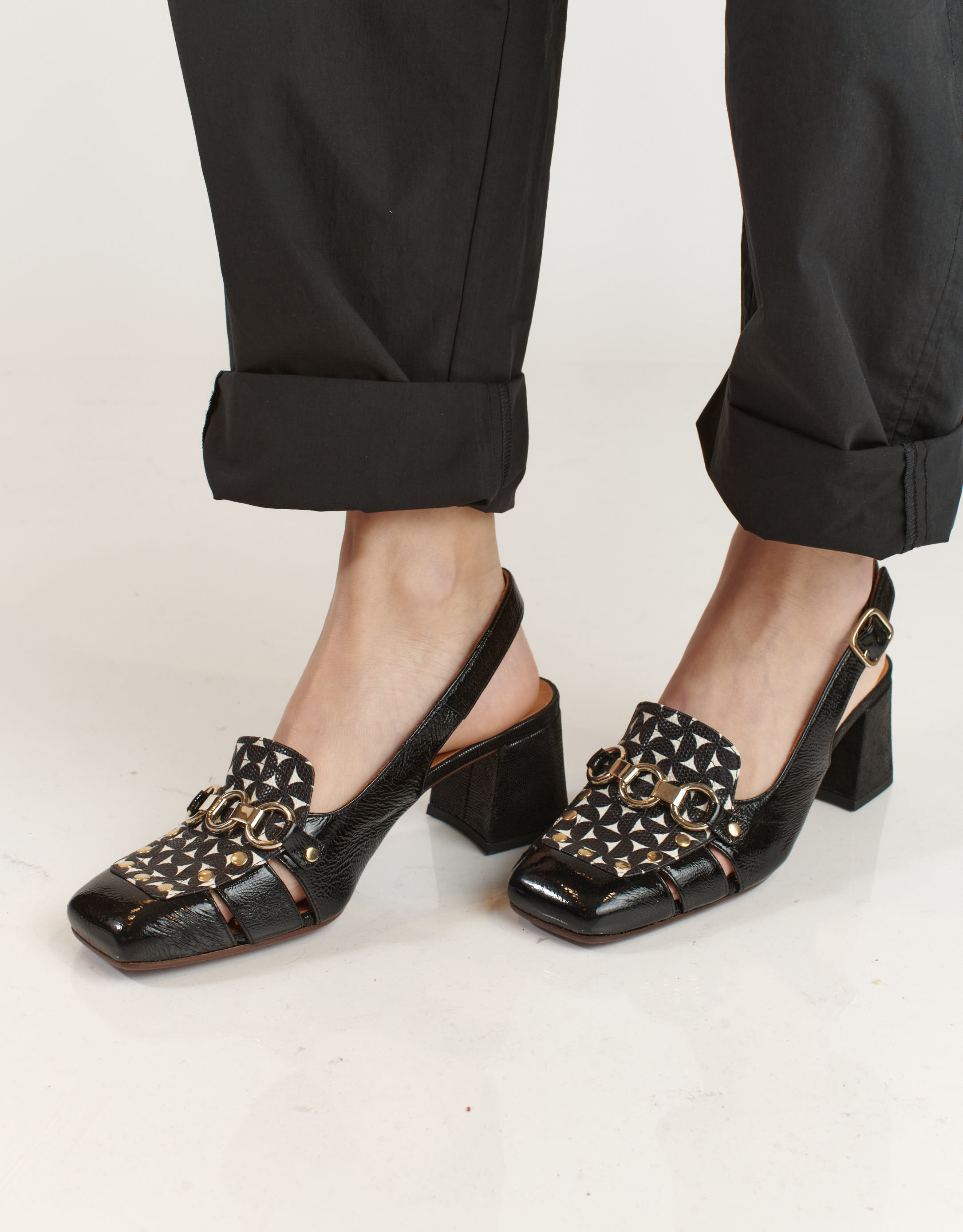 נעלי נשים - Chie Mihara - נעלי סירה עם הדפס VURURU - שחור