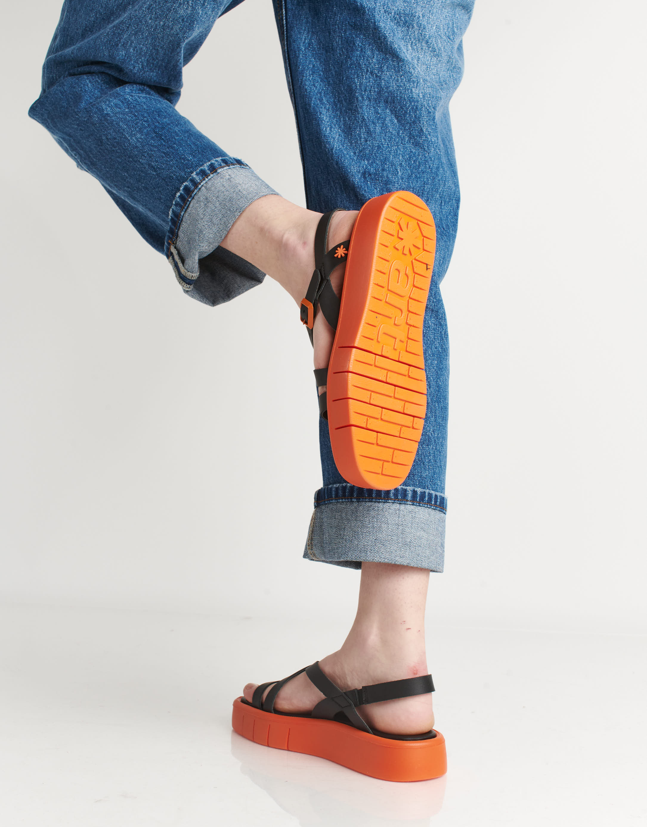 נעלי נשים - Art - סנדלי עור MALAGA - שחור כתום