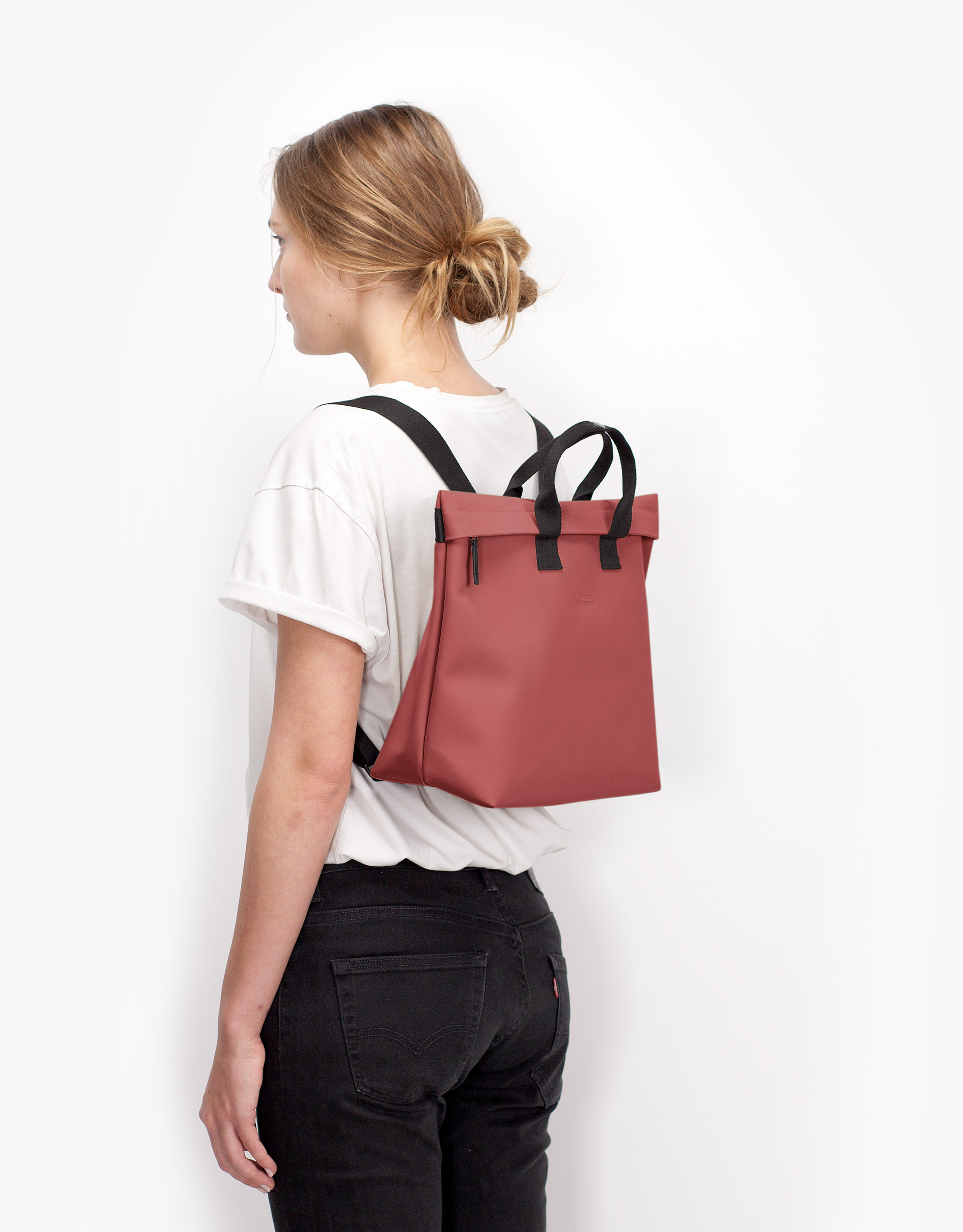 נעלי נשים - Ucon Acrobatics - תיק גב ELIZA LOTUS - קורל