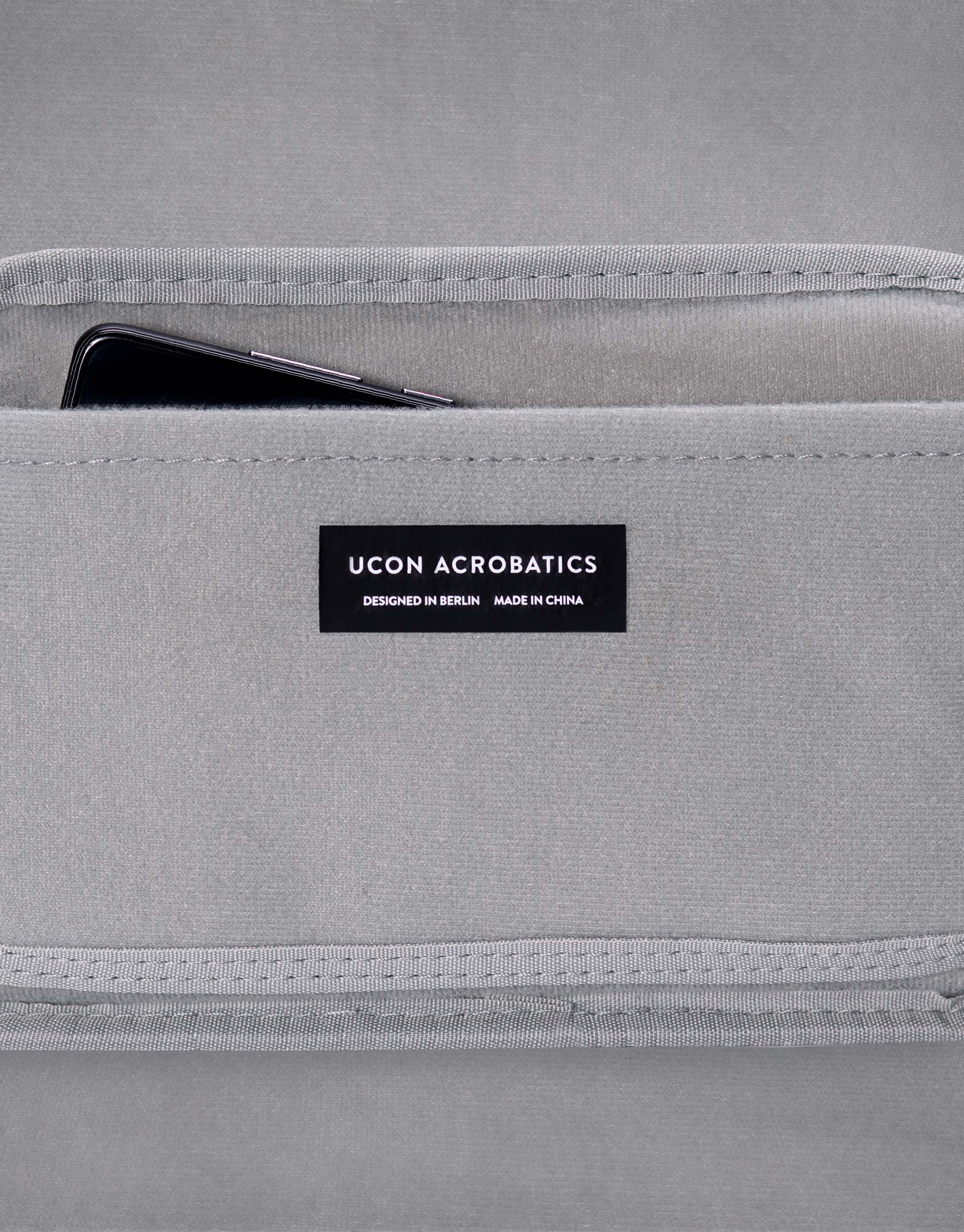 נעלי גברים - Ucon Acrobatics - פאוץ' גדול JONA - שחור2