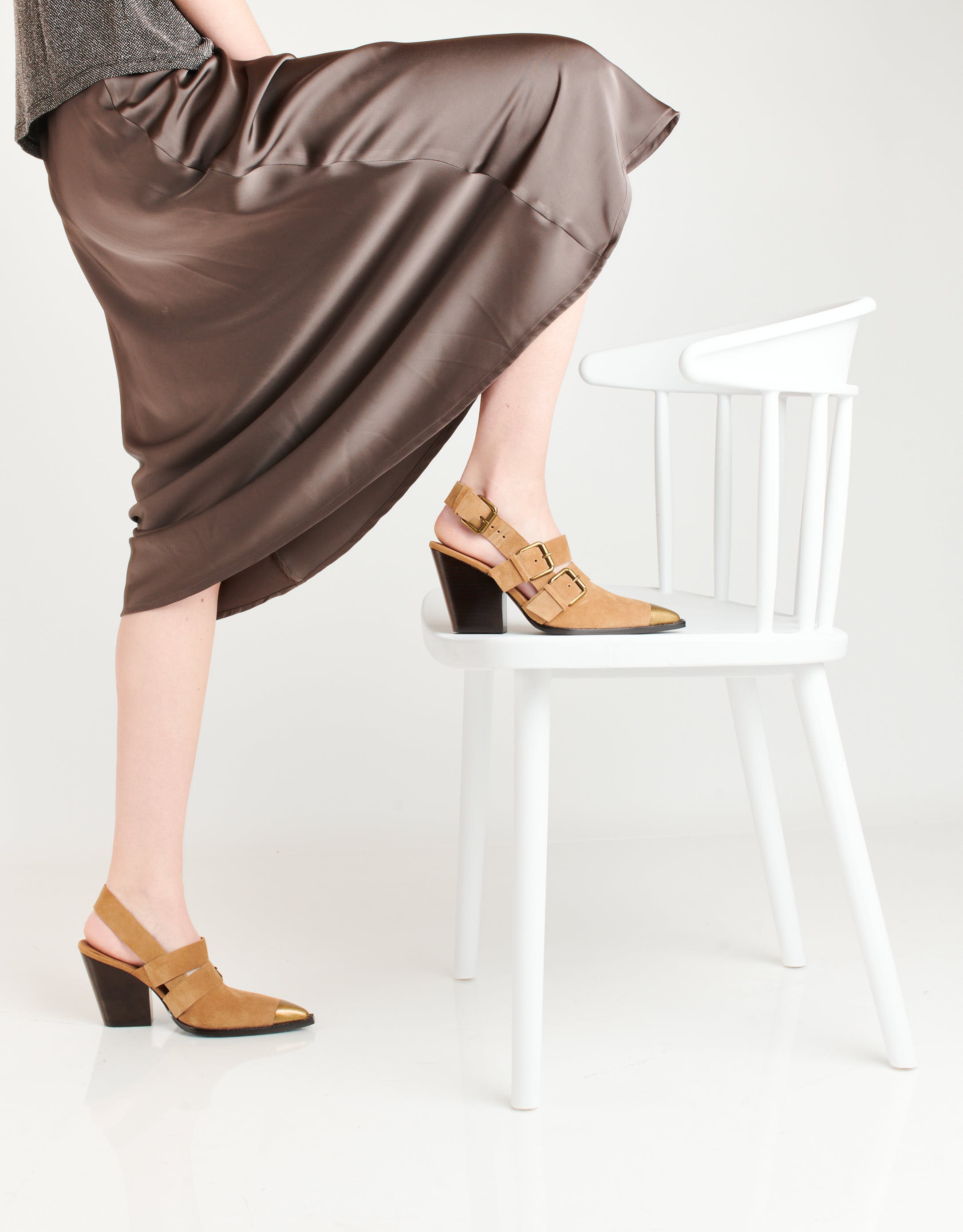 נעלי נשים - Jeffrey Campbell - סנדלי בוקרים מזמש GEORGIA - חום