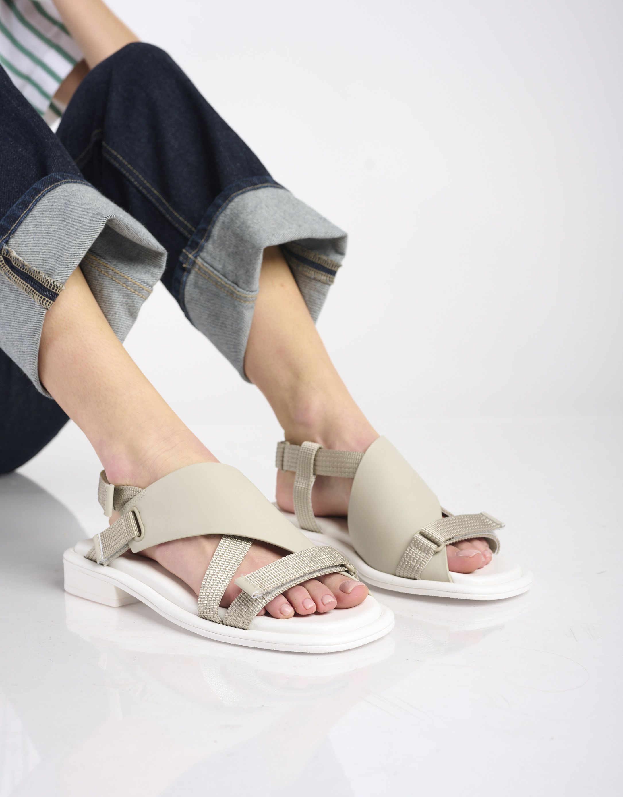 נעלי נשים - United Nude - סנדלים שטוחים TARA REI LO - אופוויט