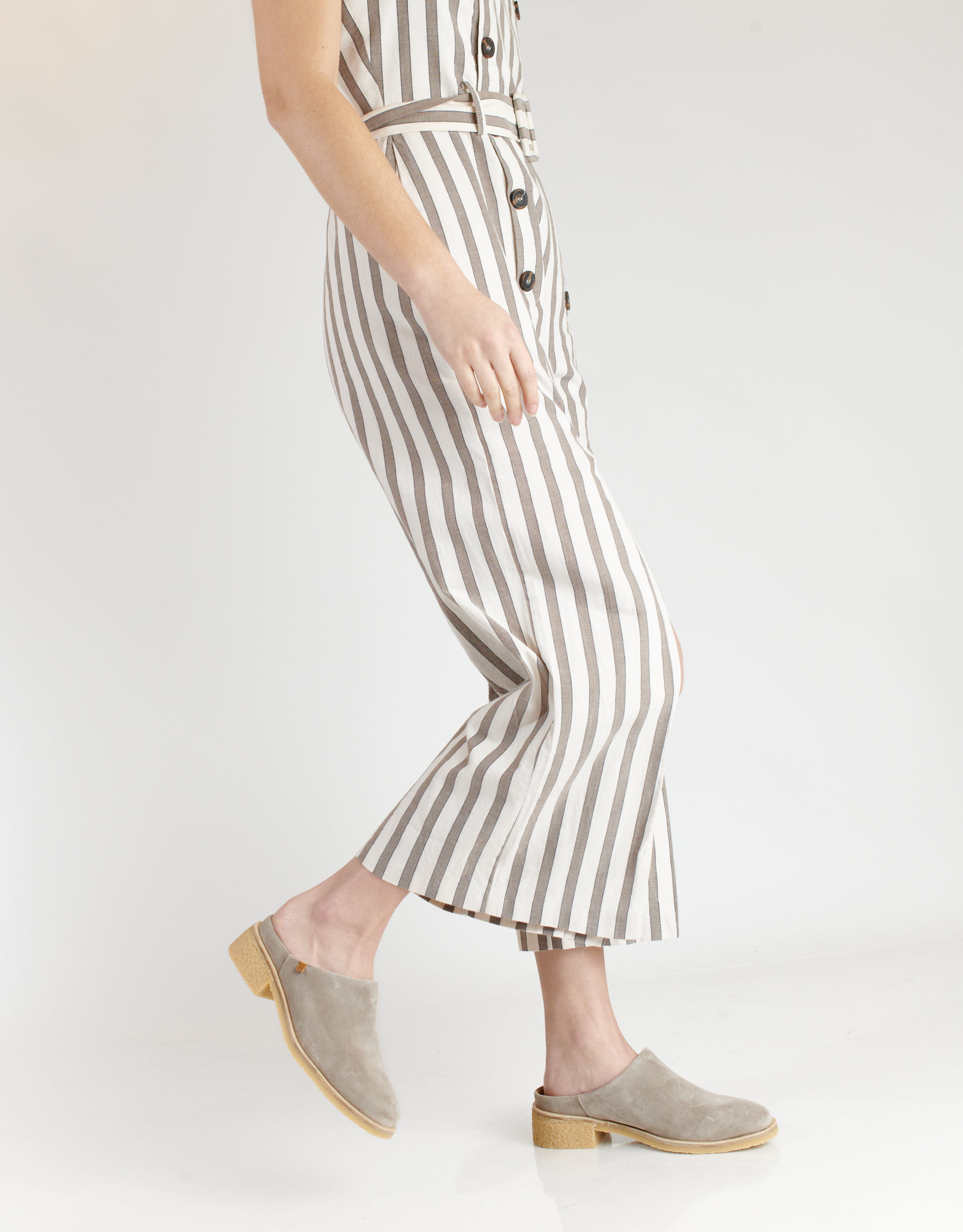 נעלי נשים - El Naturalista - כפכפי זמש IRATI - אפור