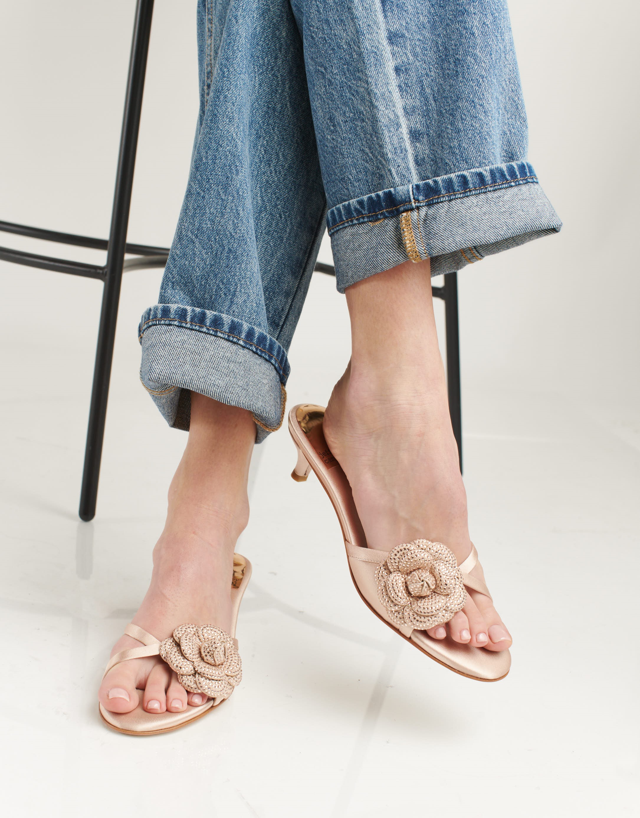 נעלי נשים - Jeffrey Campbell - כפכפי עקב GLORIOSA - בז'