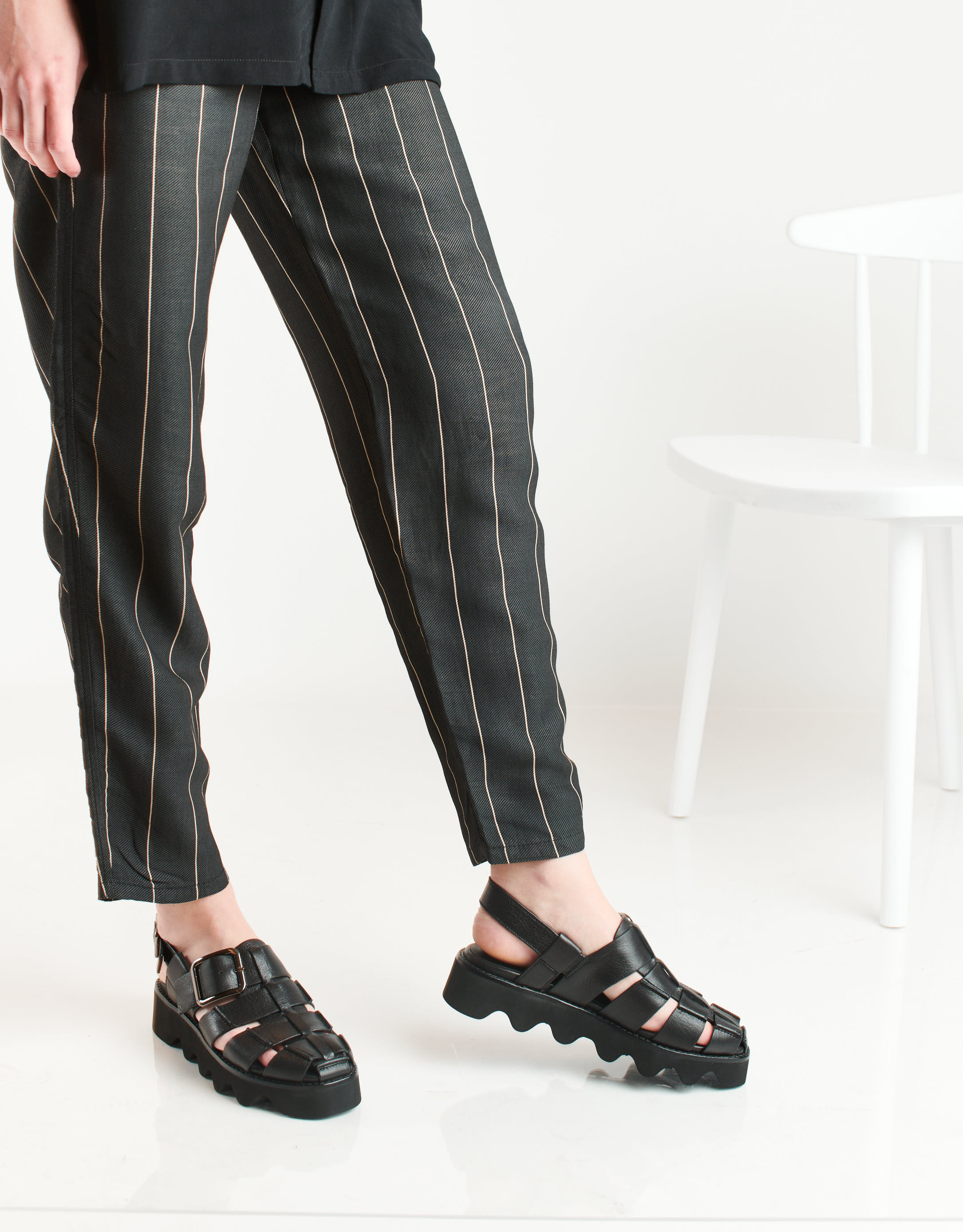 נעלי נשים - Yuko Imanishi - סנדלי דייגים CHIE - שחור