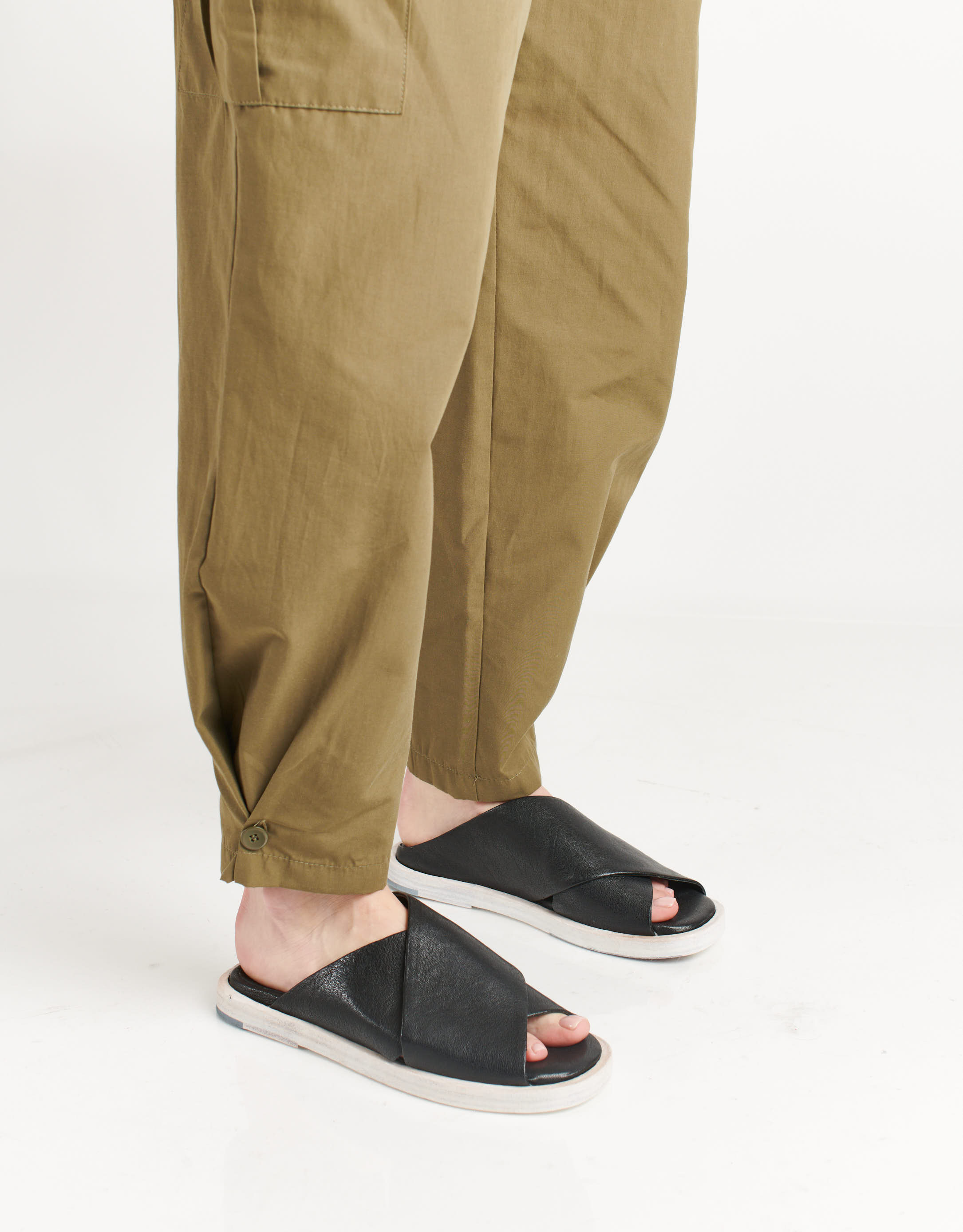 נעלי נשים - Ernesto Dolani - כפכפי איקס מעור GEA - שחור