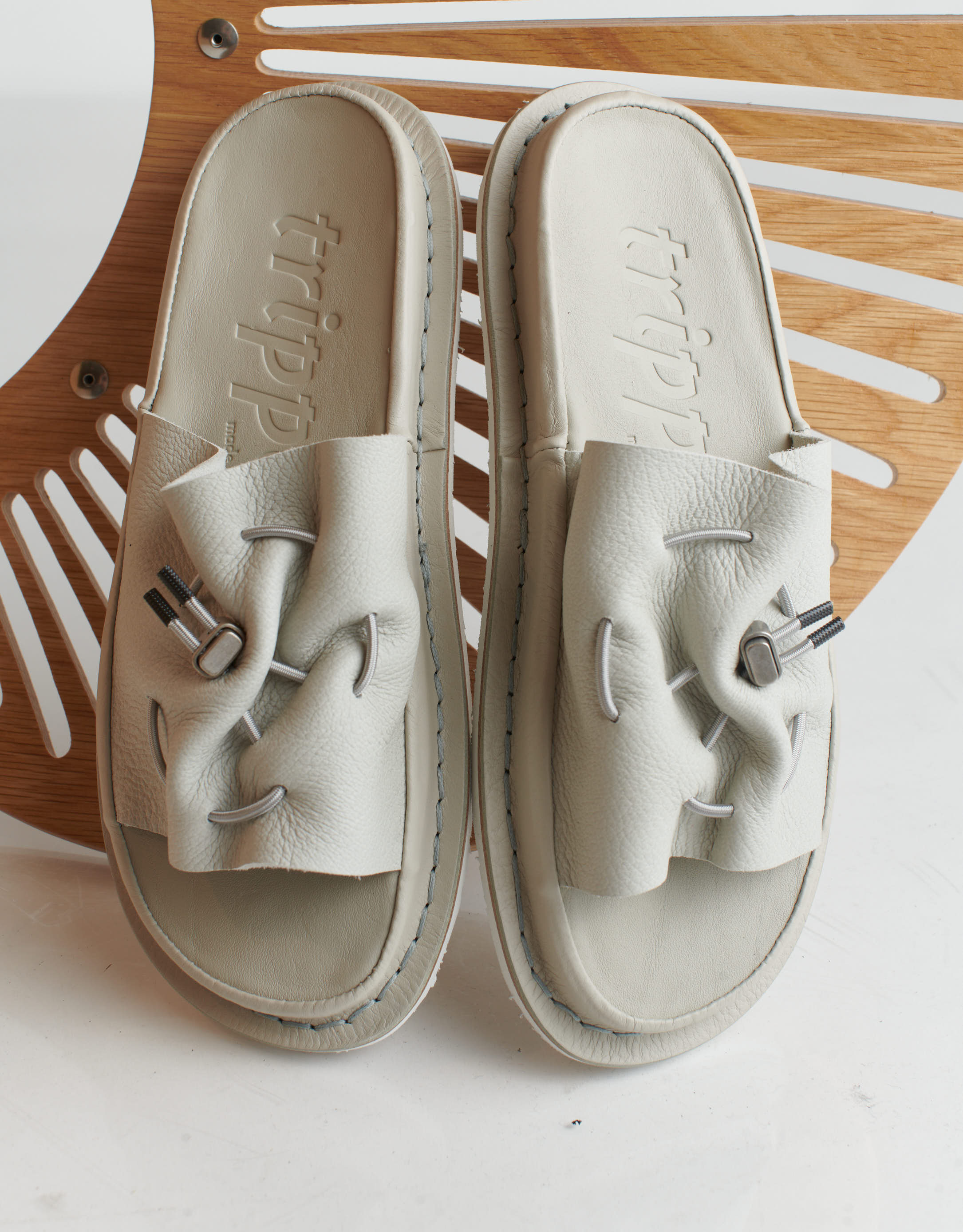 נעלי נשים - Trippen - כפכפים SYNERGY - אפור בהיר