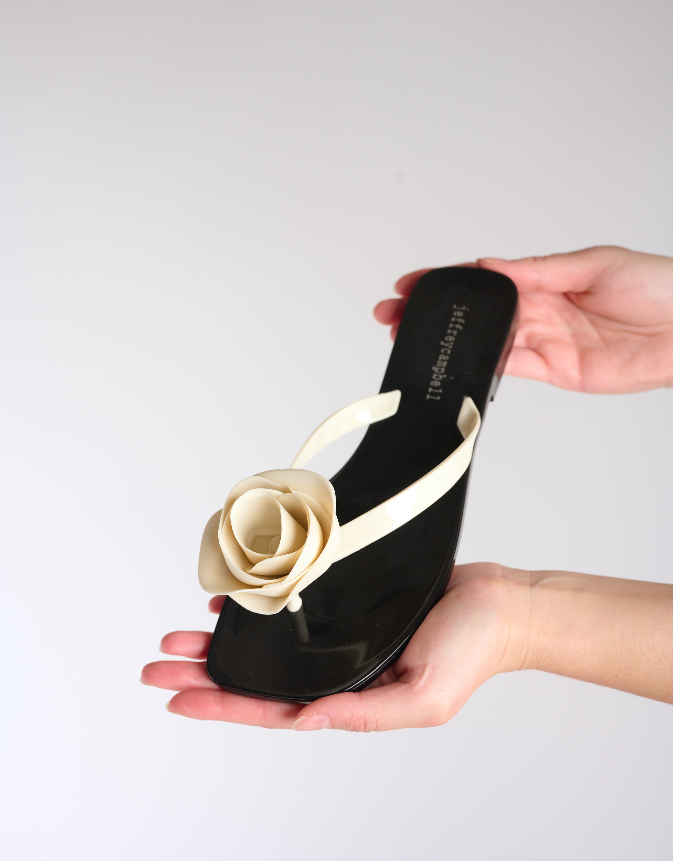 נעלי נשים - Jeffrey Campbell - כפכפים SO SWEET - לבן   שחור