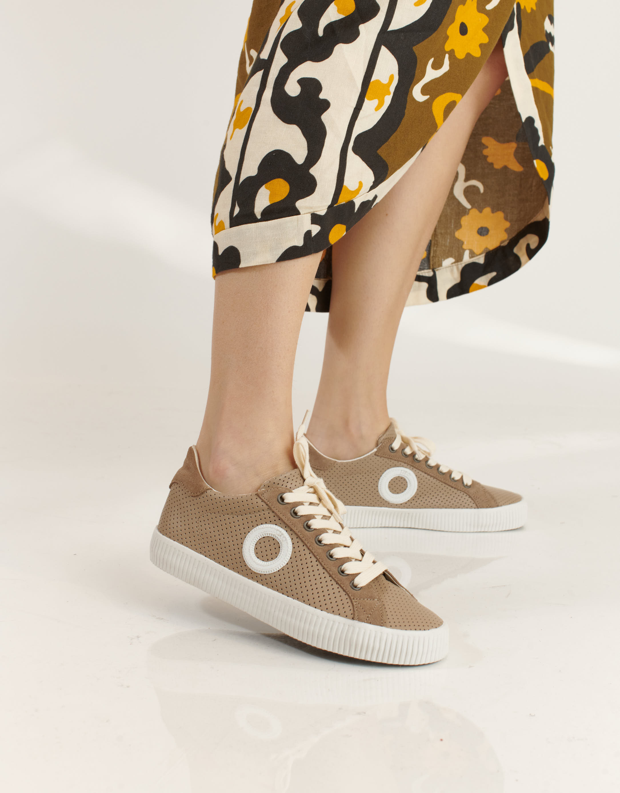 נעלי נשים - Aro - סניקרס עור TIM - חום בהיר