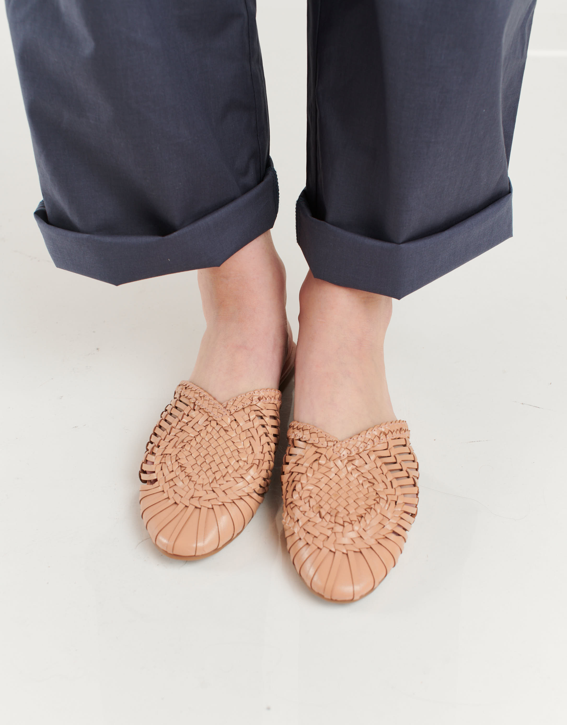 נעלי נשים - Salt+Umber - כפכפי עור ARI - ורוד