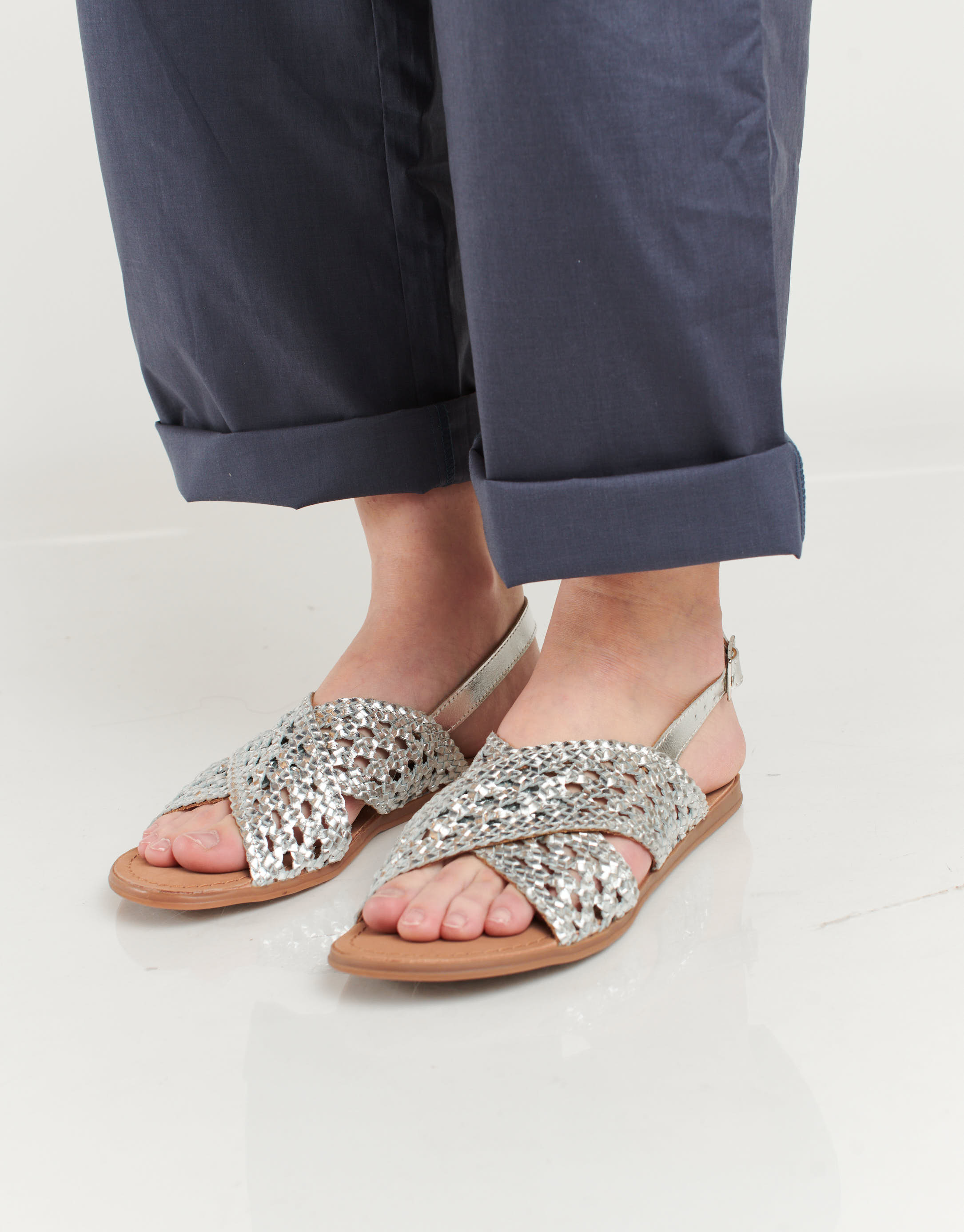 נעלי נשים - Salt+Umber - סנדלי עור קלועים DAHLIA - כסף