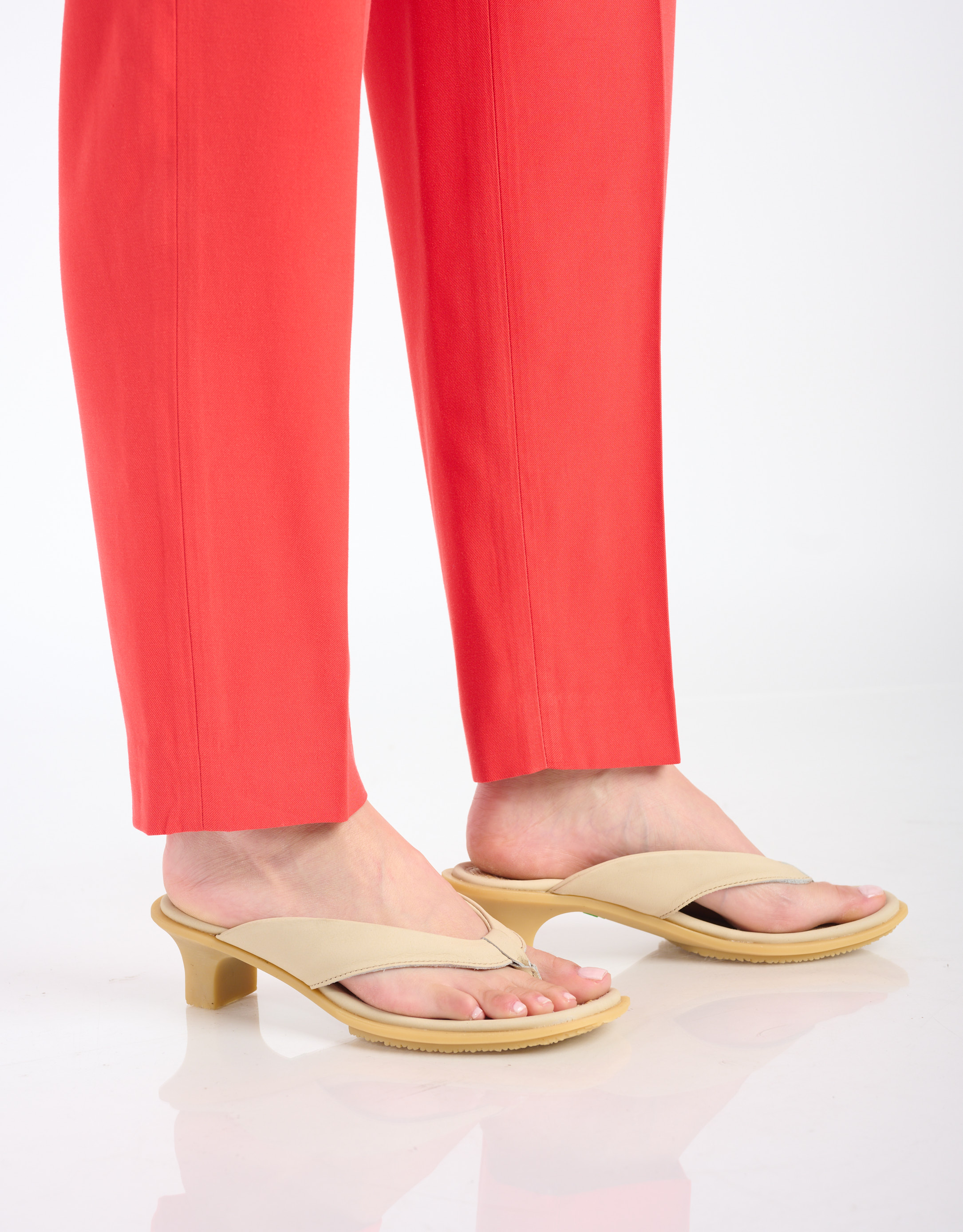 נעלי נשים - El Naturalista - כפכפי אצבע עם עקב IGUSA - אופוויט