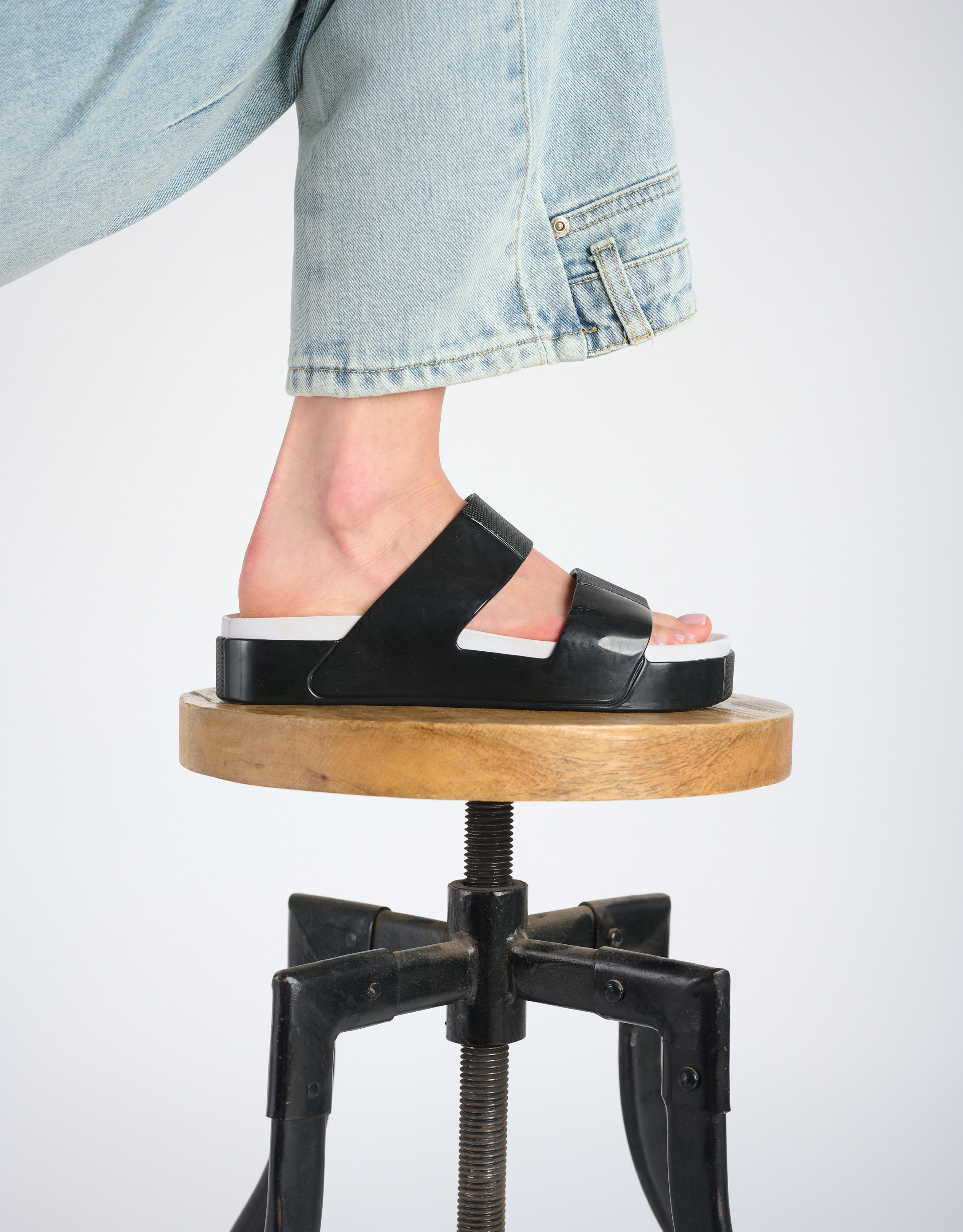 נעלי נשים - voices - כפכפי רצועות GHOST 1 - שחור