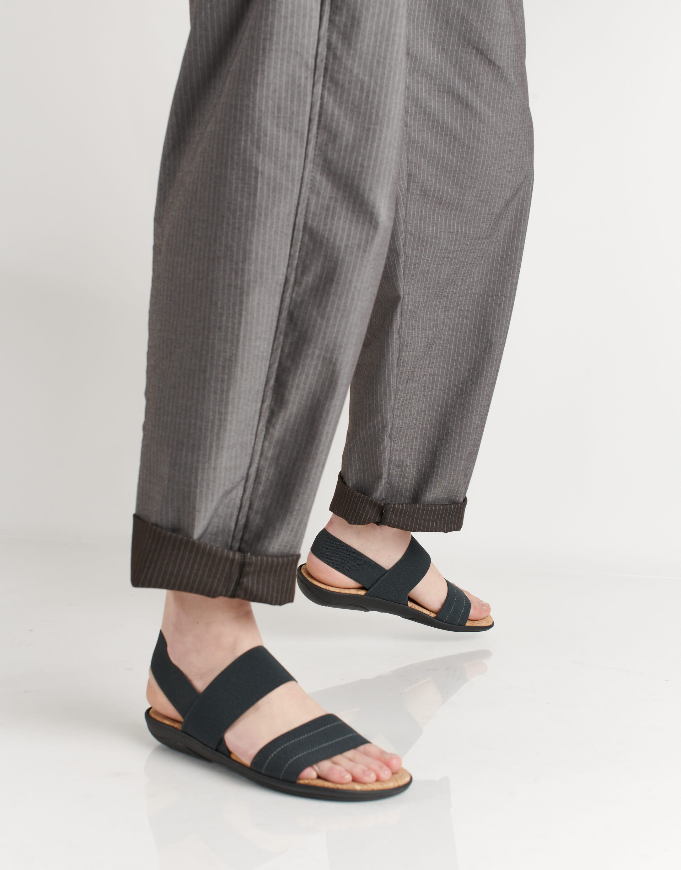 נעלי נשים - NR Rapisardi - סנדלי גומיות CRUS - אפור כהה