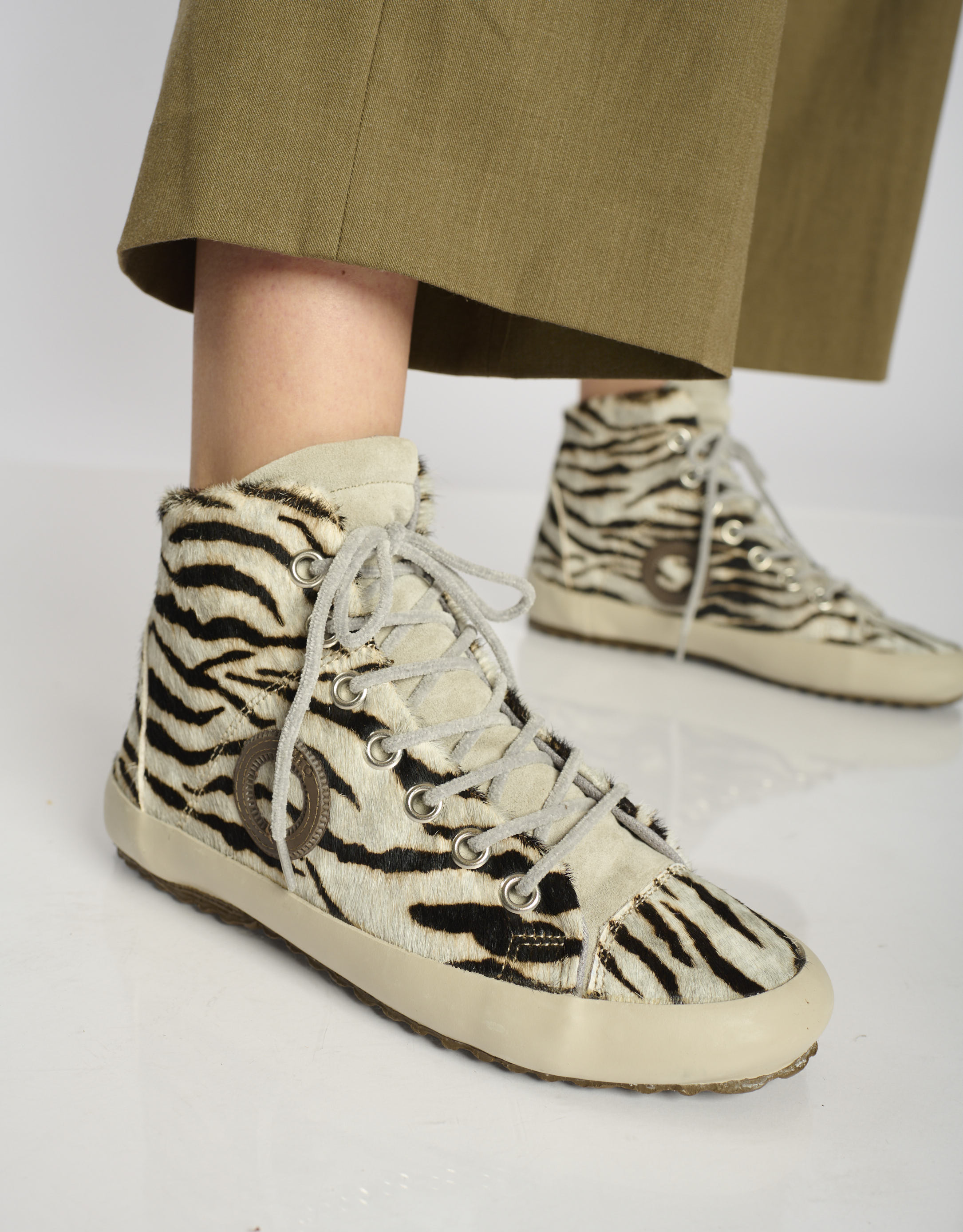 נעלי נשים - Aro - סניקרס זמש עם הדפס WEN - זברה2