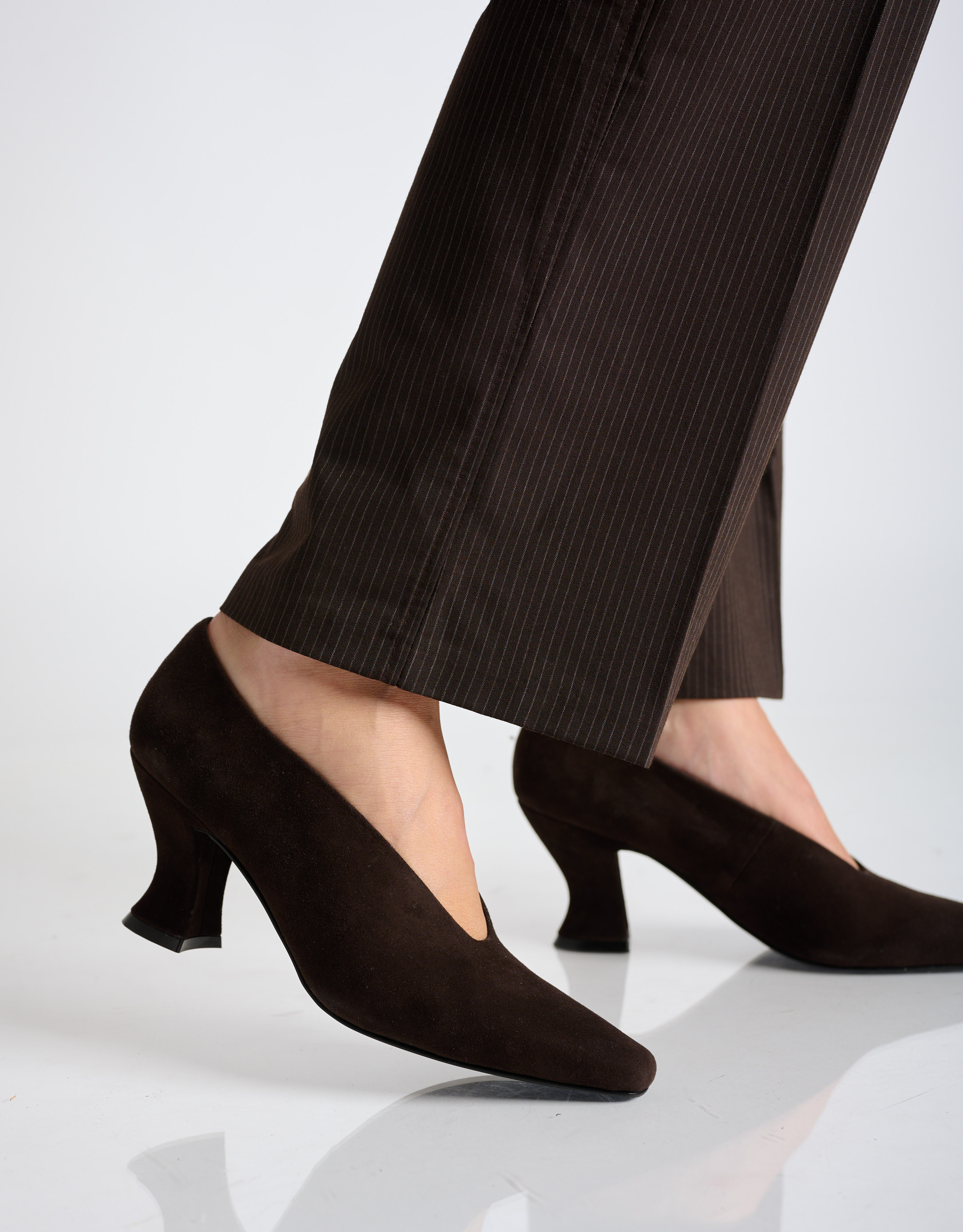 נעלי נשים - Jeffrey Campbell - נעלי סירה מזמש HINTS - חום3