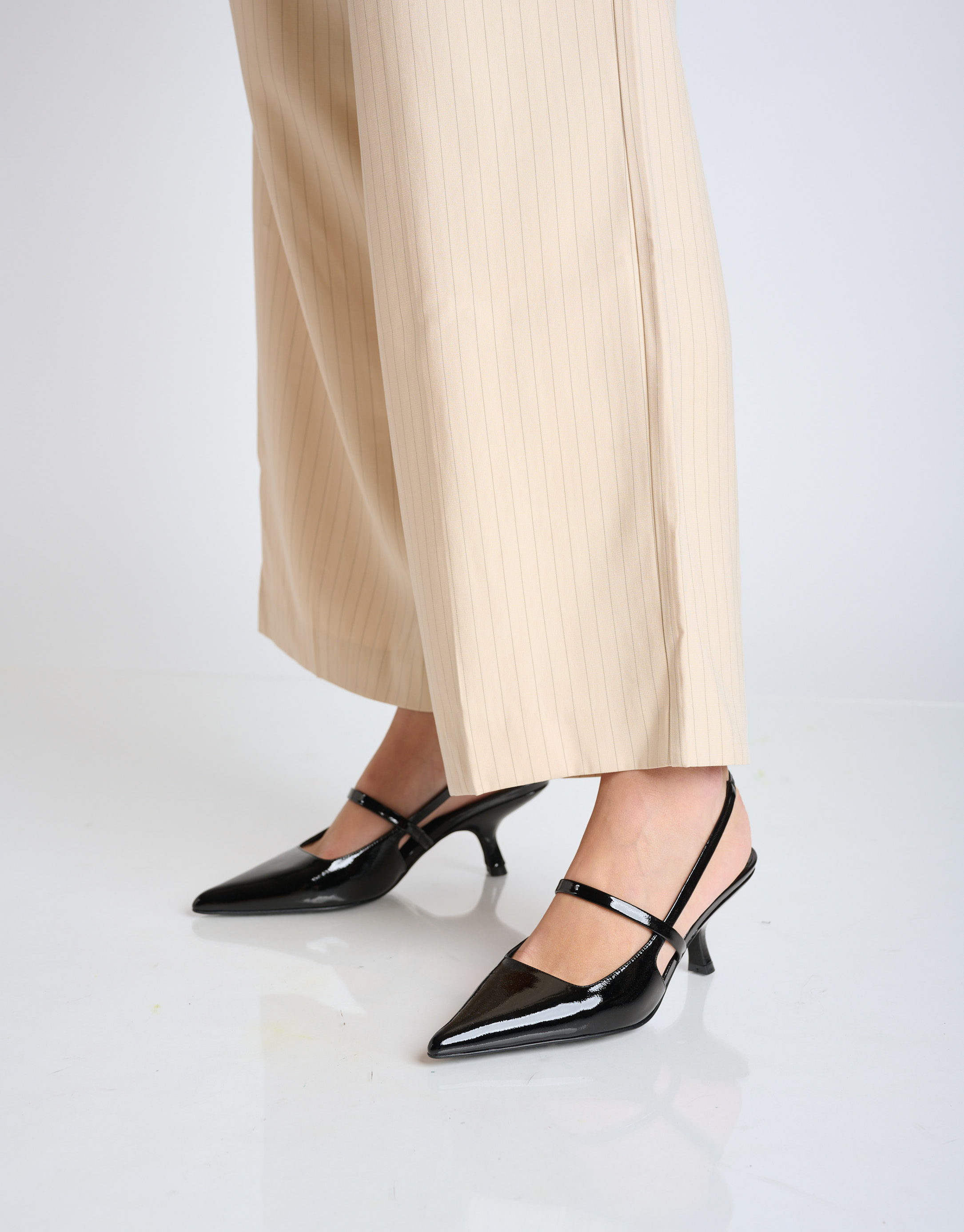 נעלי נשים - Jeffrey Campbell - נעלי סירה עם עקב TANYA - שחור2