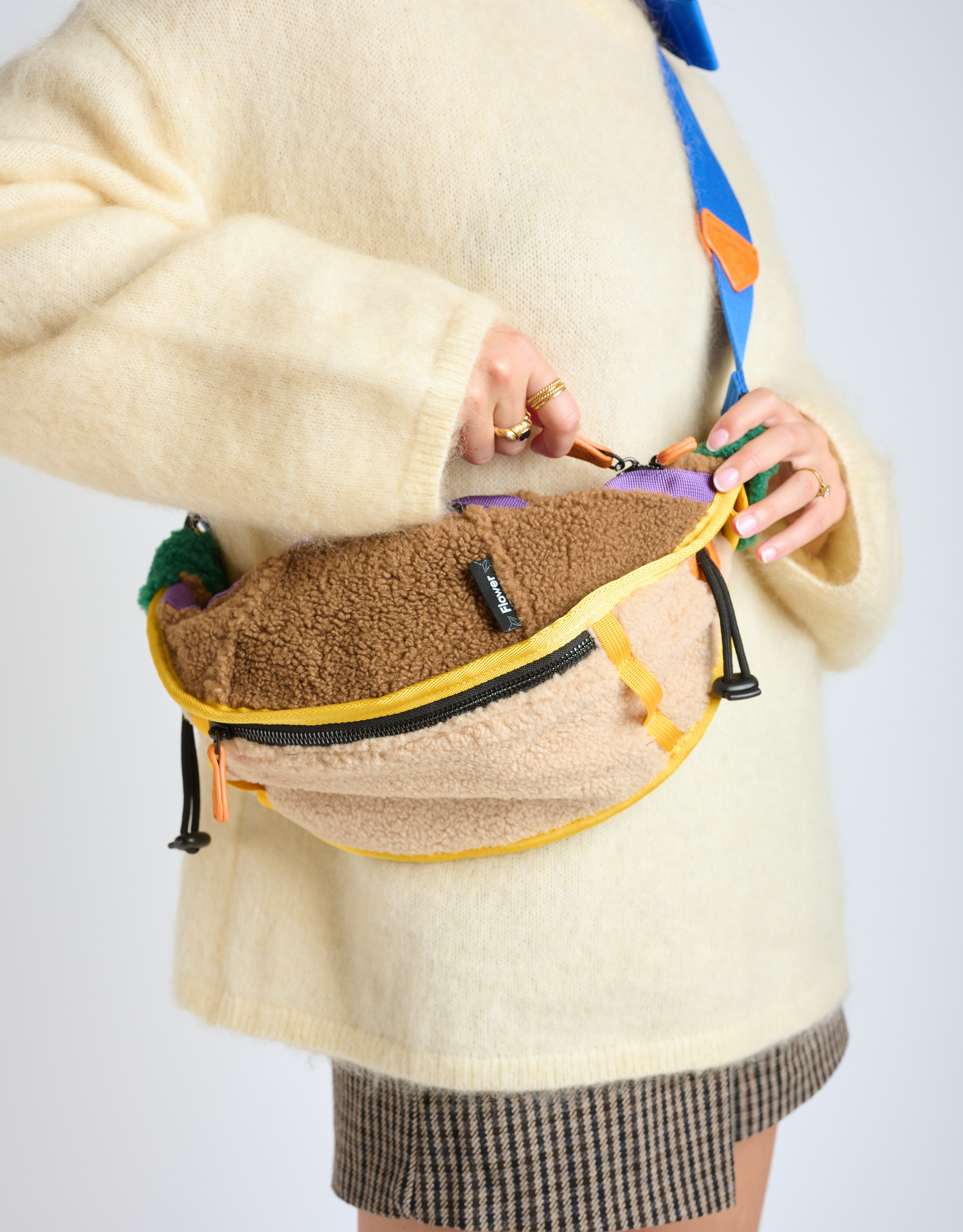 נעלי גברים - Flower Mountain - תיק פאוצ' FM - בז'   חום4