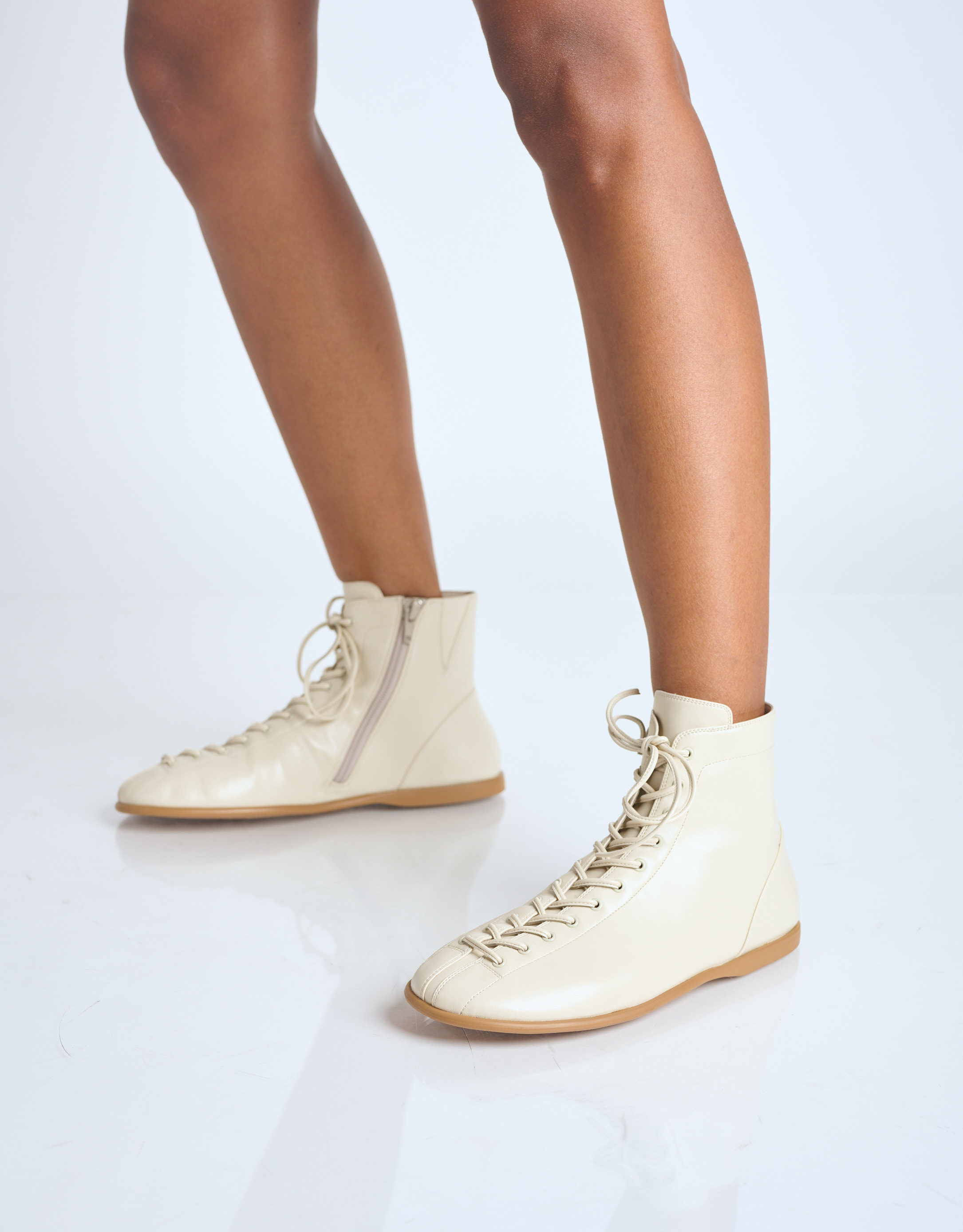 נעלי נשים - Jeffrey Campbell - מגפונים שטוחים BOXXED - אופוויט4