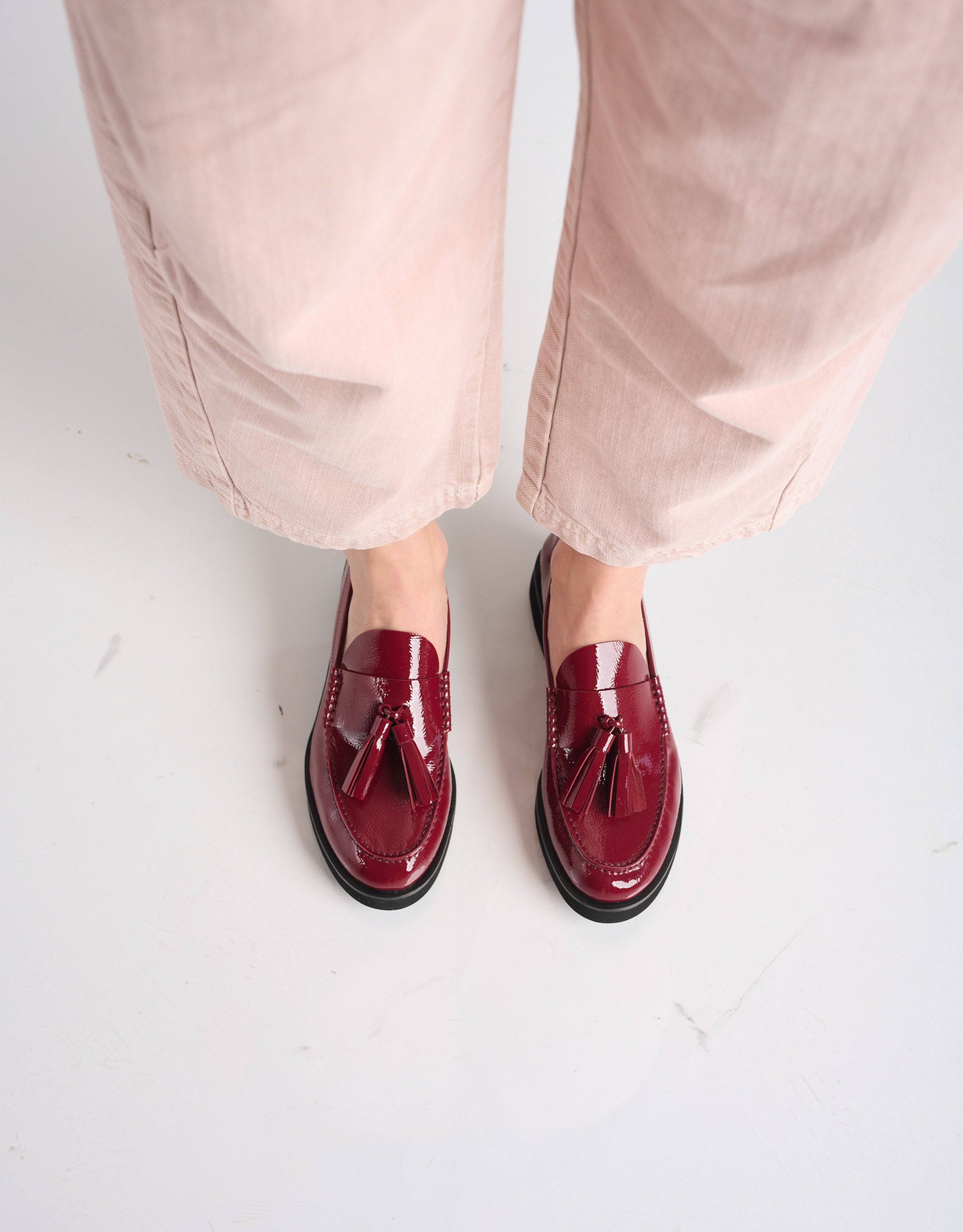 נעלי נשים - Jeffrey Campbell - מוקסיניים LENNA עם גדילים - בורדו3