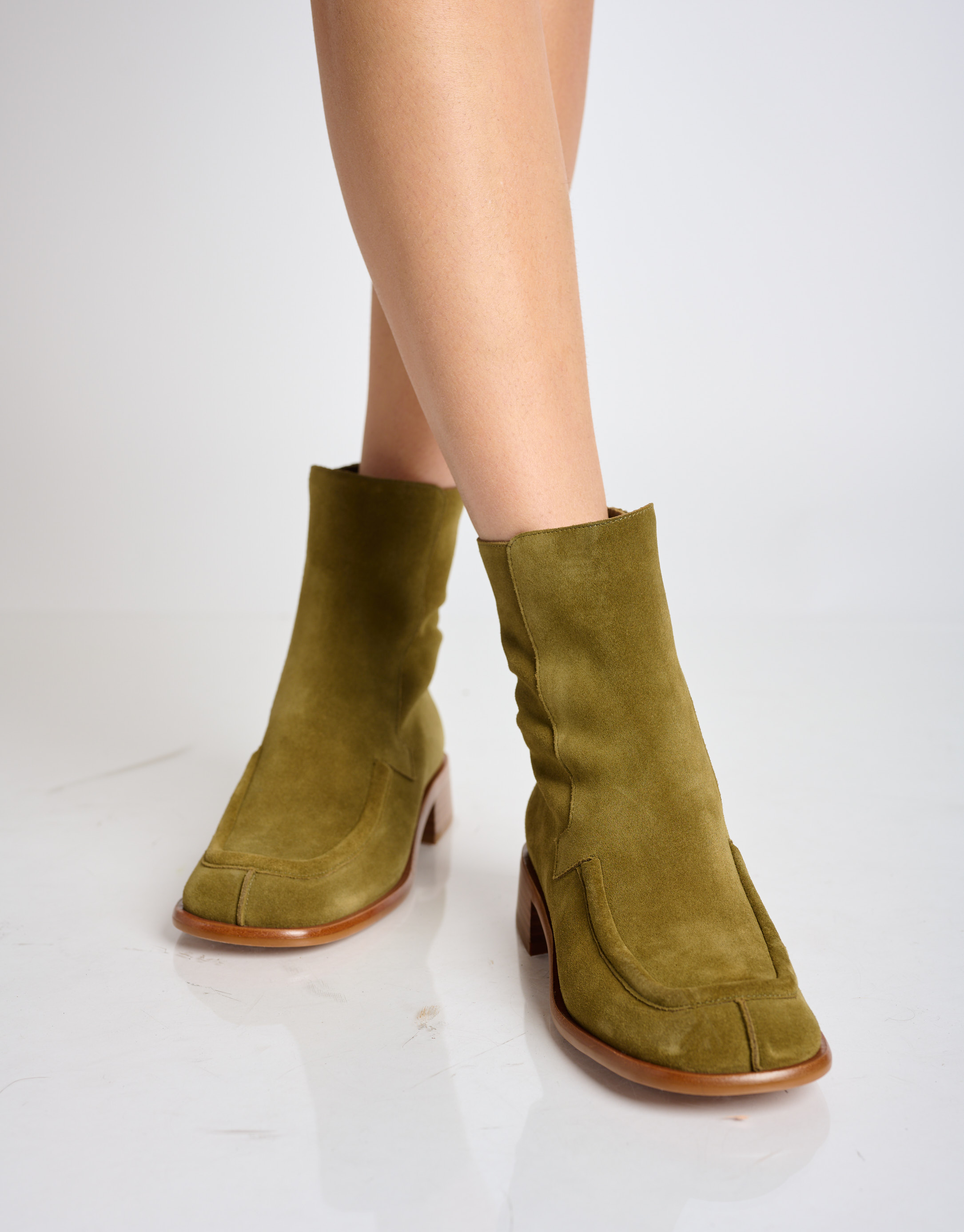 נעלי נשים - Jeffrey Campbell - מגפונים שטוחים מזמש  ODET - זית3