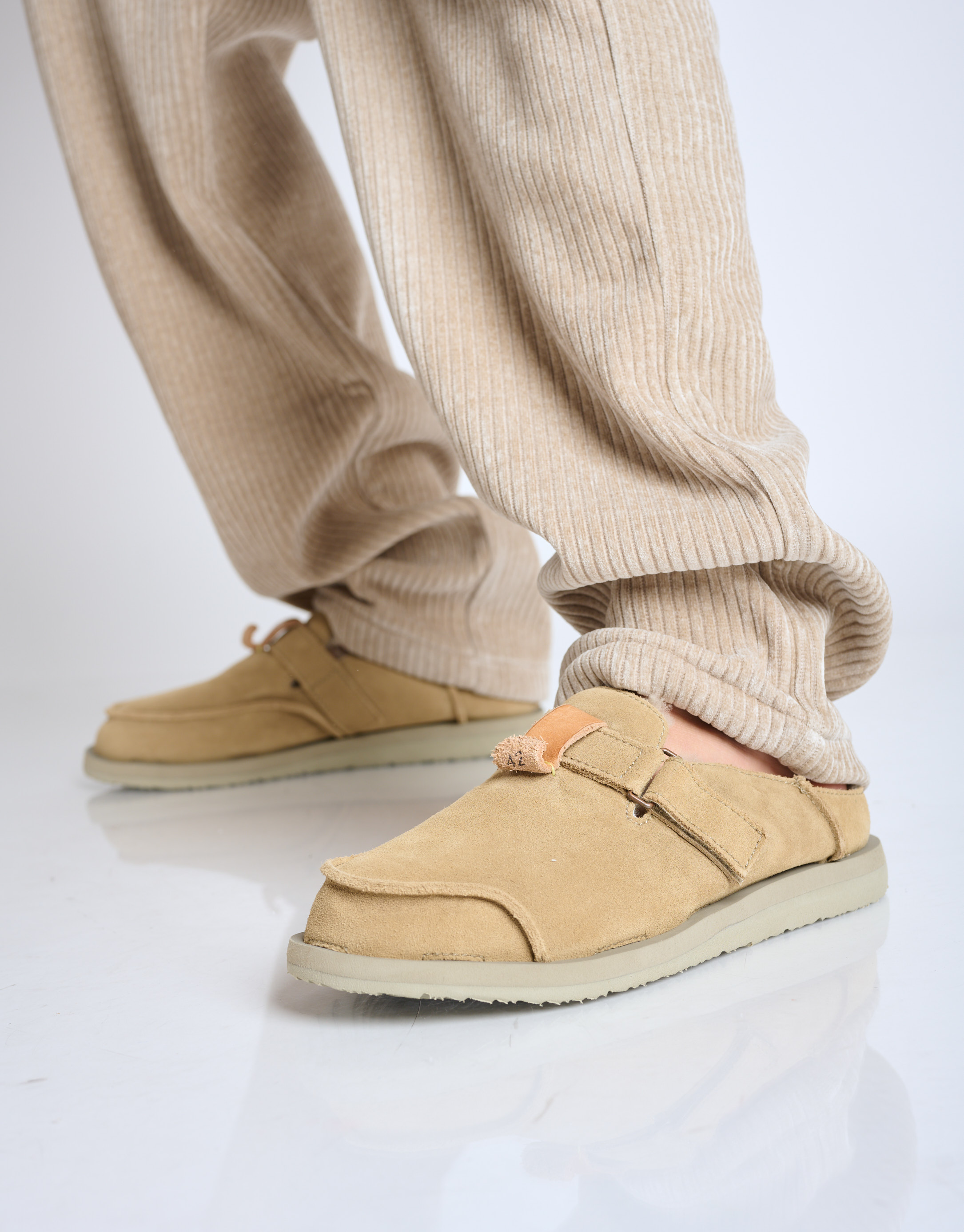 נעלי גברים - Satorisan - כפכפי זמש  UWABAKI - בז'3