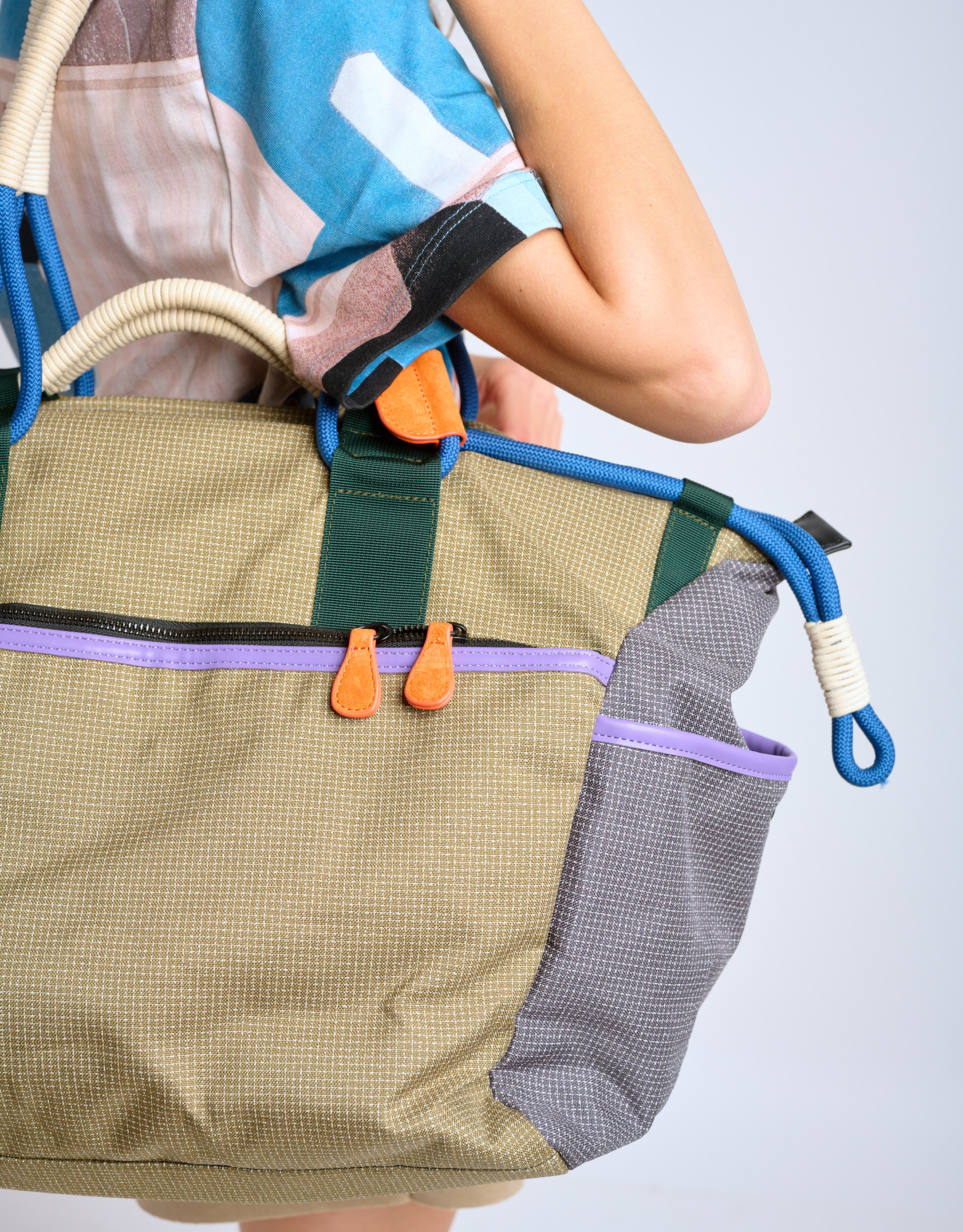 נעלי נשים - Flower Mountain - תיק צד גדול WEEKEND - בז'   ירוק4