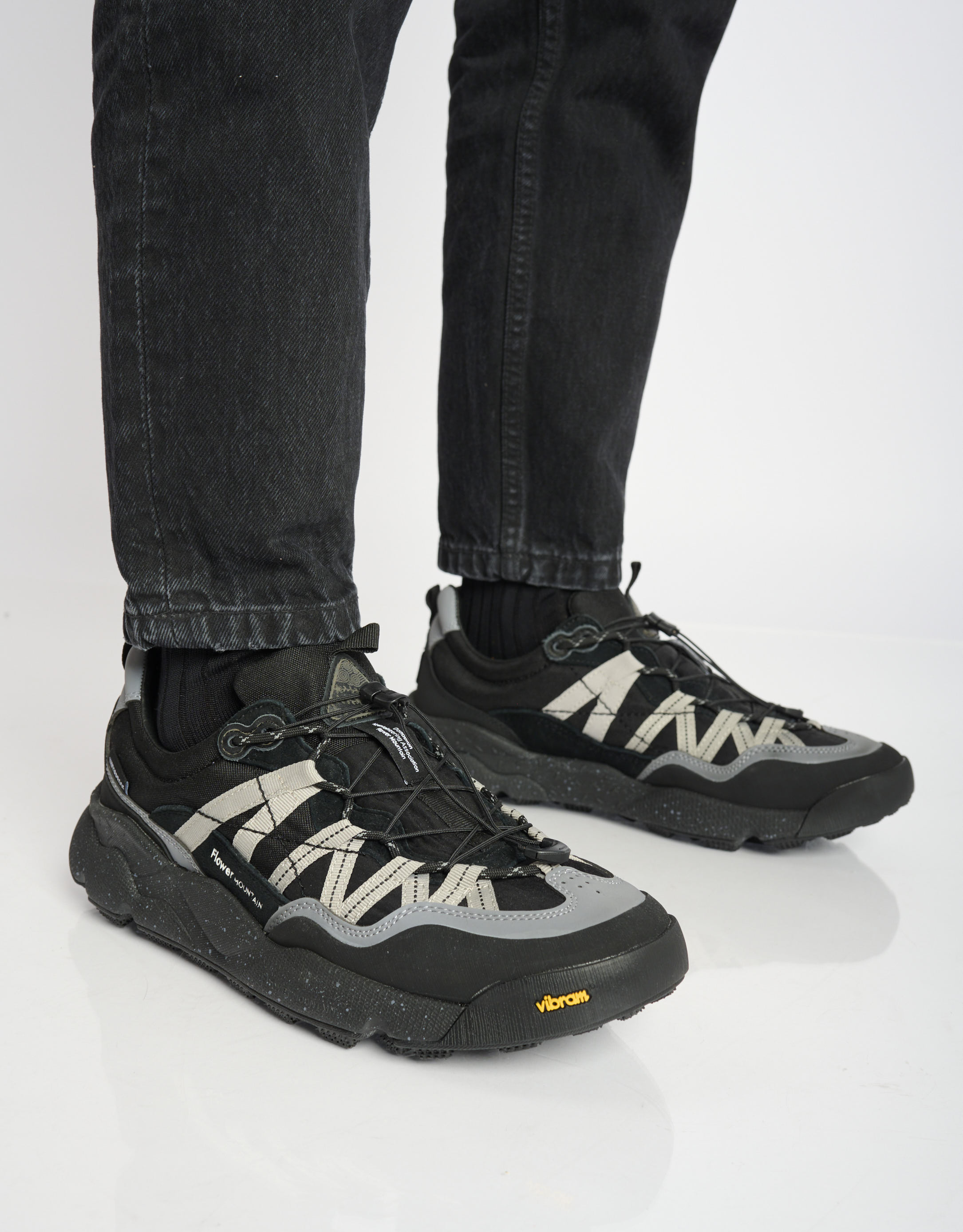 נעלי גברים - Flower Mountain - סניקרס זמש ובד IWANO - שחור אפור1