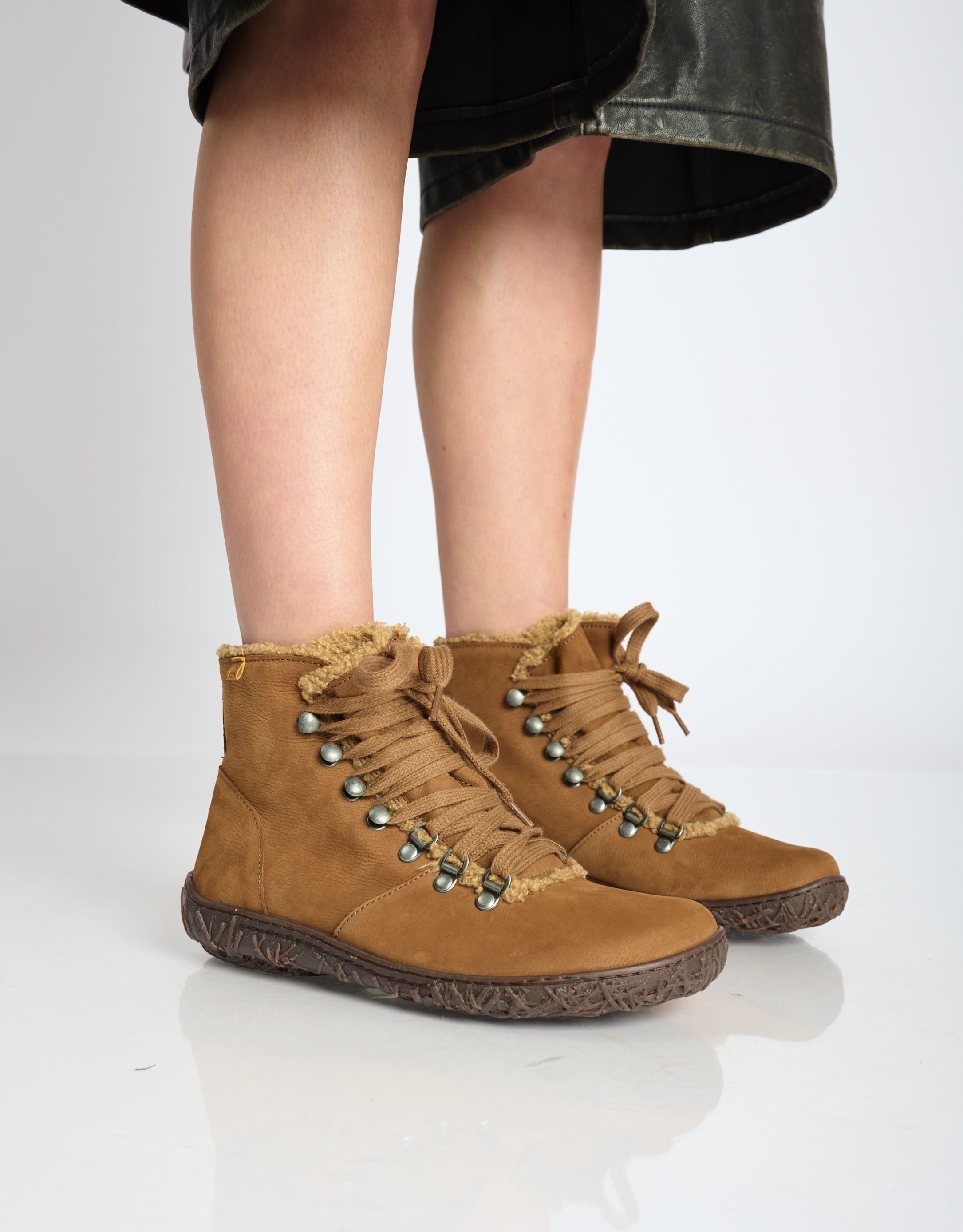 נעלי נשים - El Naturalista - מגפוני  שרוכים NIDO ELLA - קאמל1