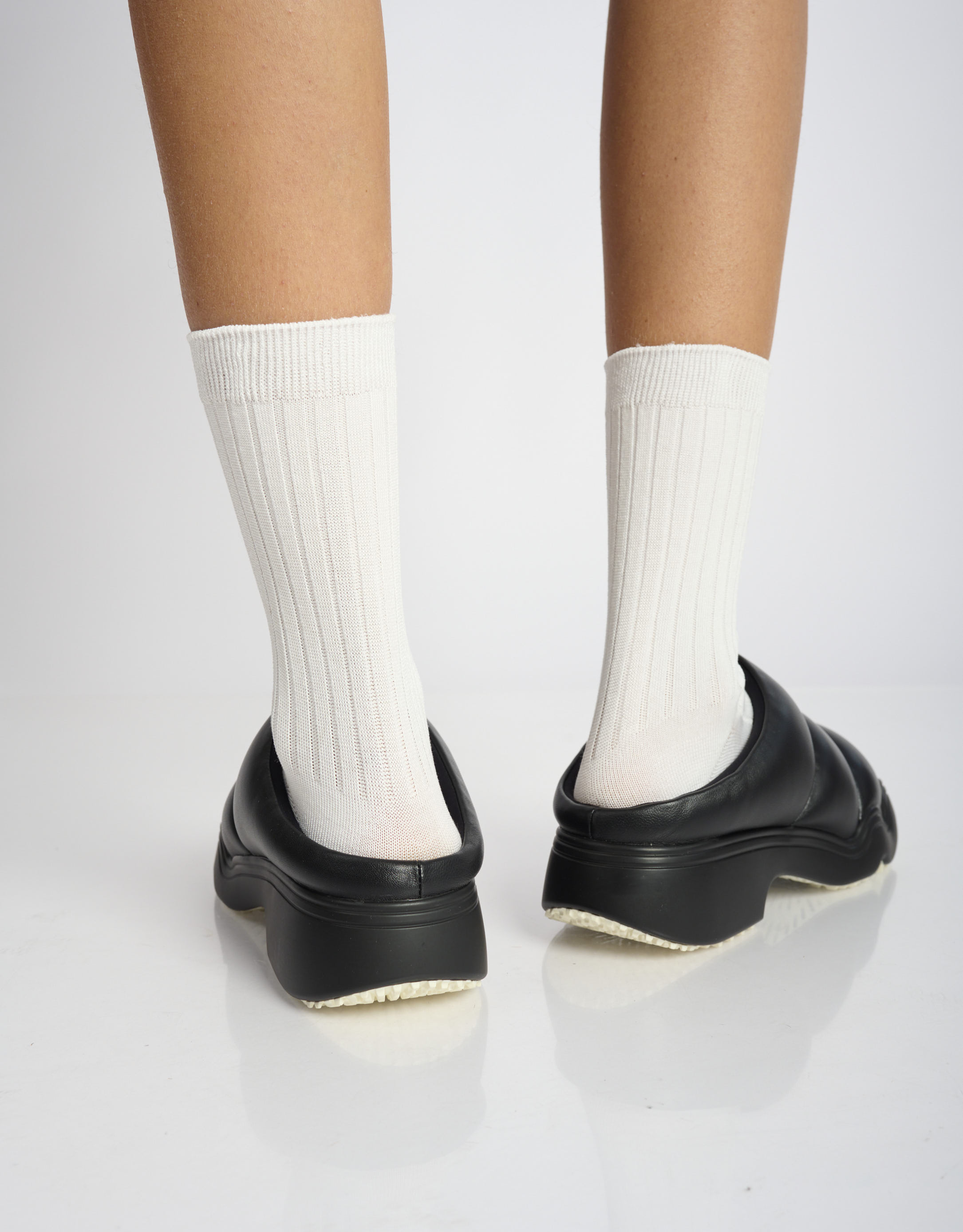 נעלי נשים - 4CCCCEES - כפכפי עור SANHO ROLL - שחור4