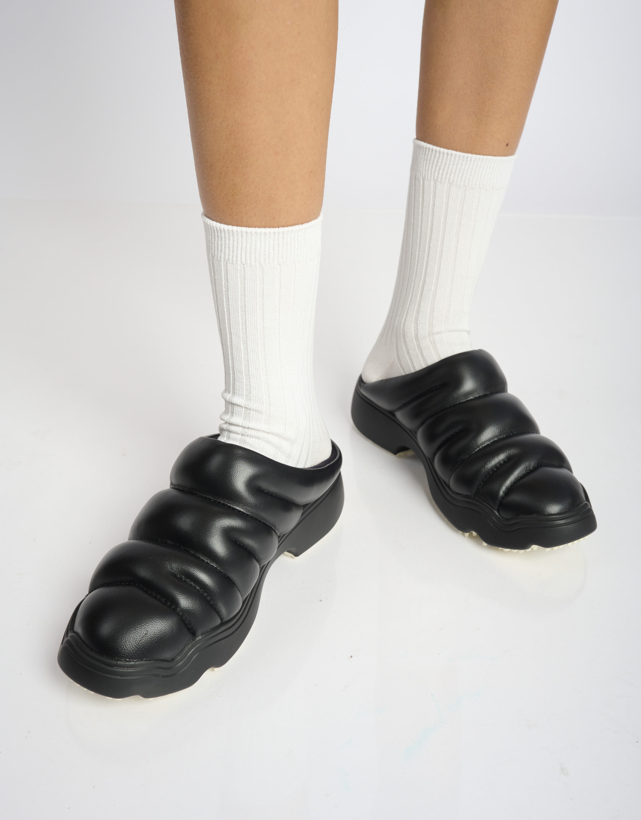 נעלי נשים - 4CCCCEES - כפכפי עור SANHO ROLL - שחור1