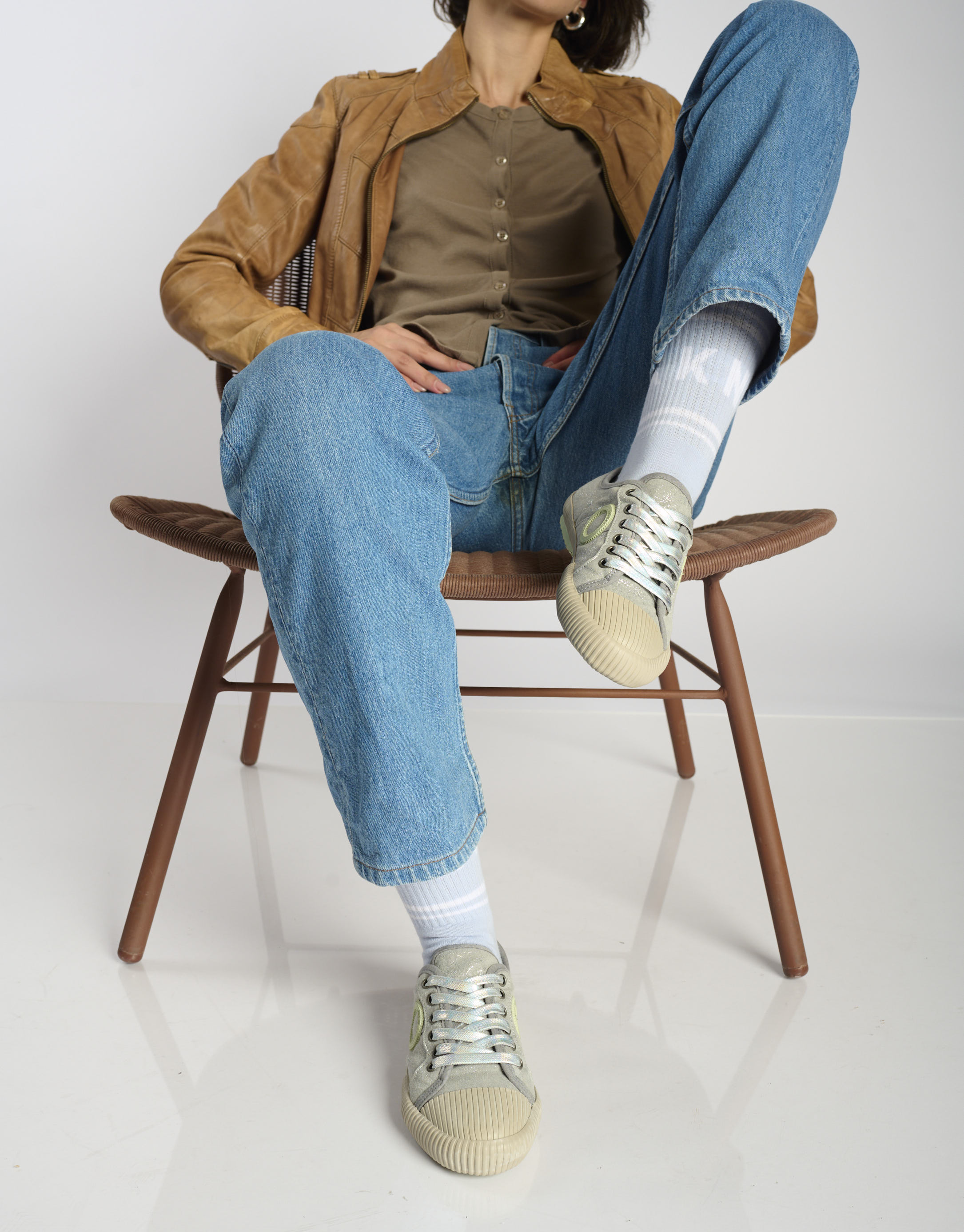 נעלי נשים - Aro - סניקרס מנצנצות CHARLIE - אפור1