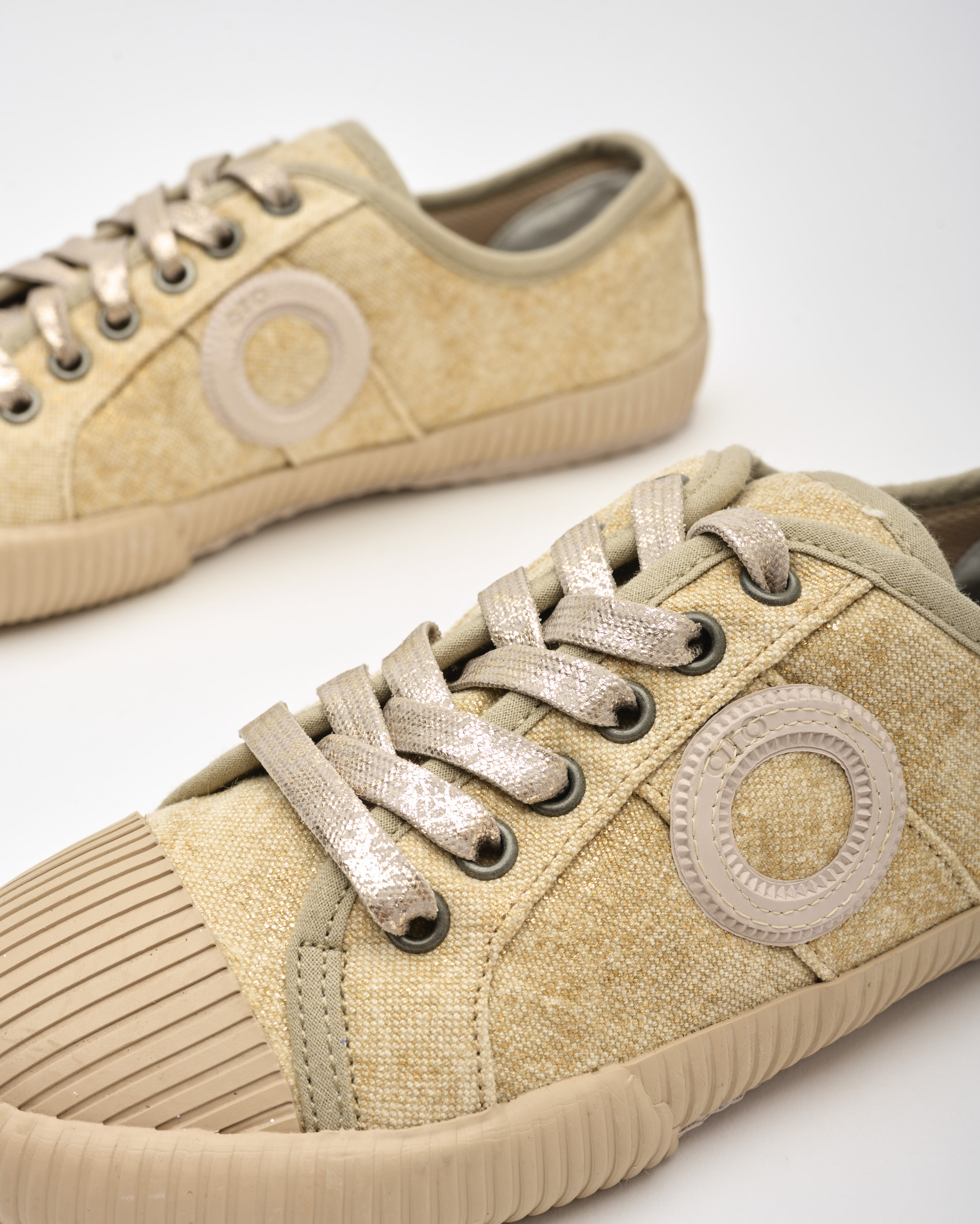 נעלי נשים - Aro - סניקרס מנצנצות CHARLIE - בז'1