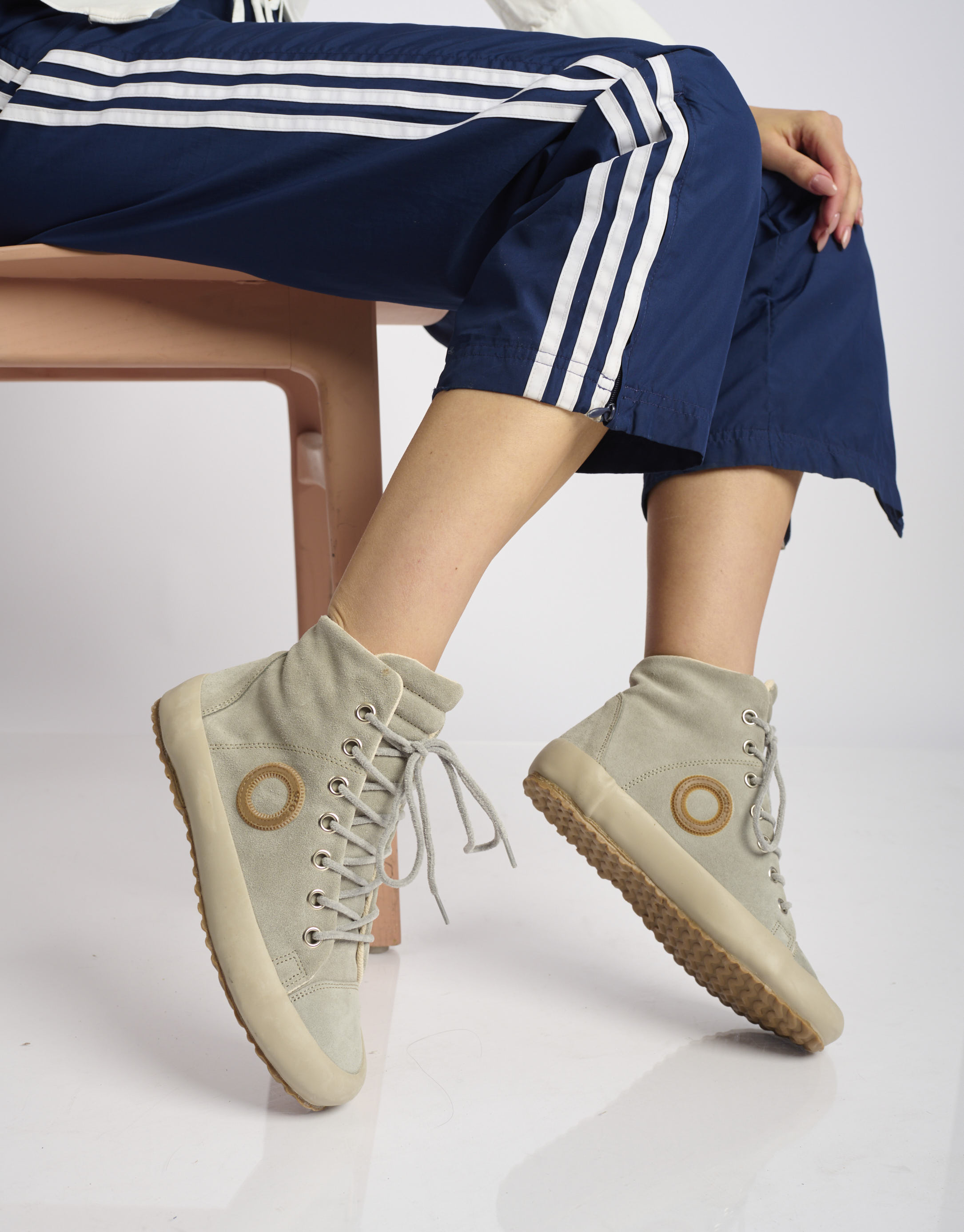 נעלי נשים - Aro - סניקרס זמש גבוהות WEN - אפור בהיר1